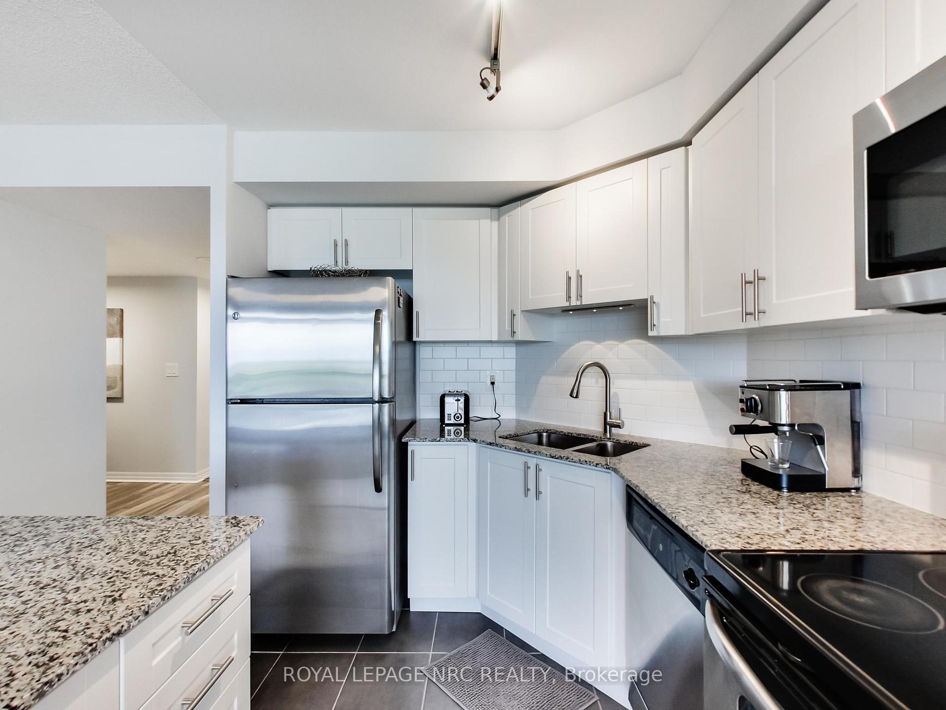 2 Bedrooms Co-op at 1940 Ironstone, Burlington For sale