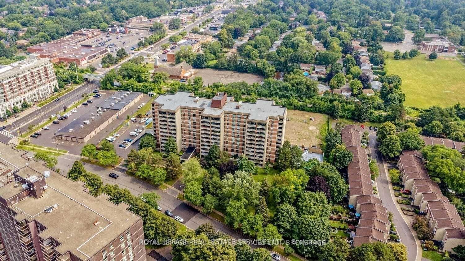 2 Bedrooms Condo at 965 Inverhouse,  Mississauga For sale