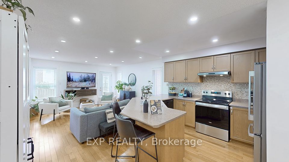 1121 Foxglove