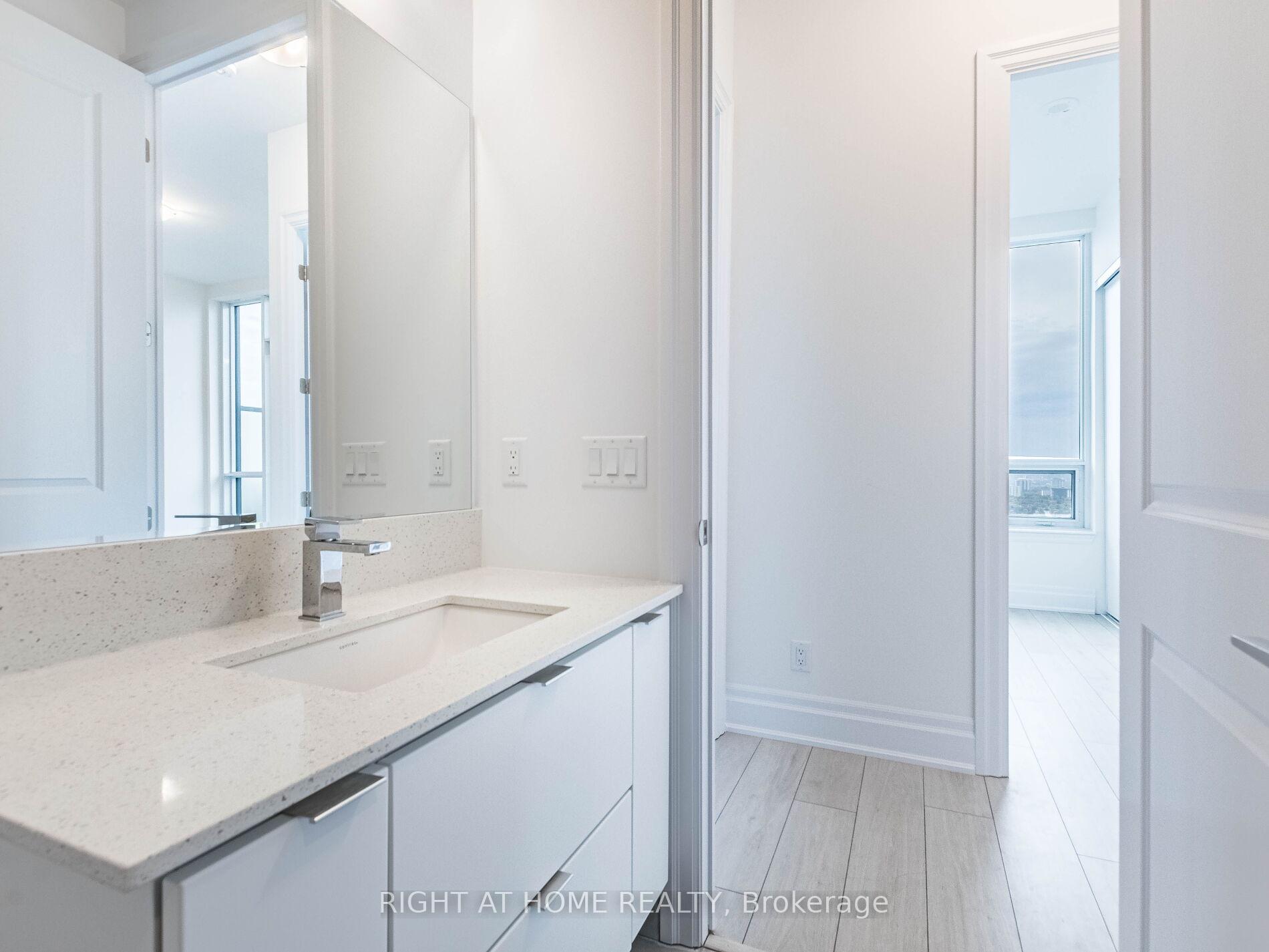 2 Bedrooms Condo at 30 Elm,  Mississauga For sale