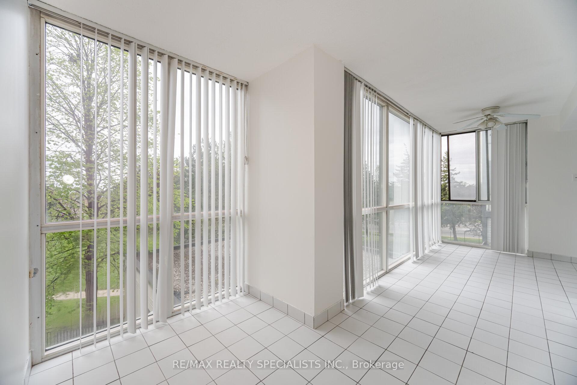 3 Bedrooms Co-op at 350 Webb, Mississauga For sale