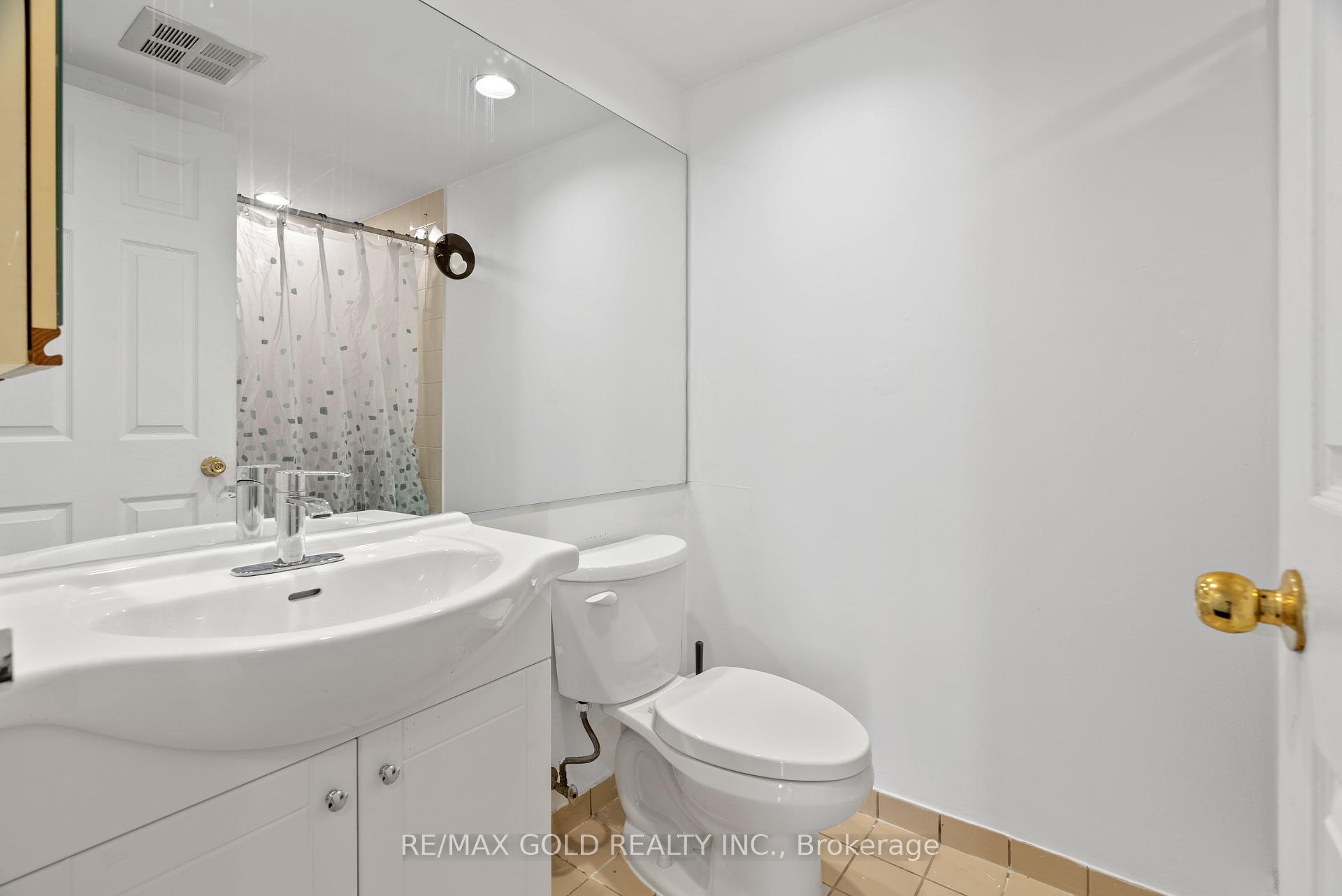 3 Bedrooms Condo at 4460 Tucana, Mississauga For sale