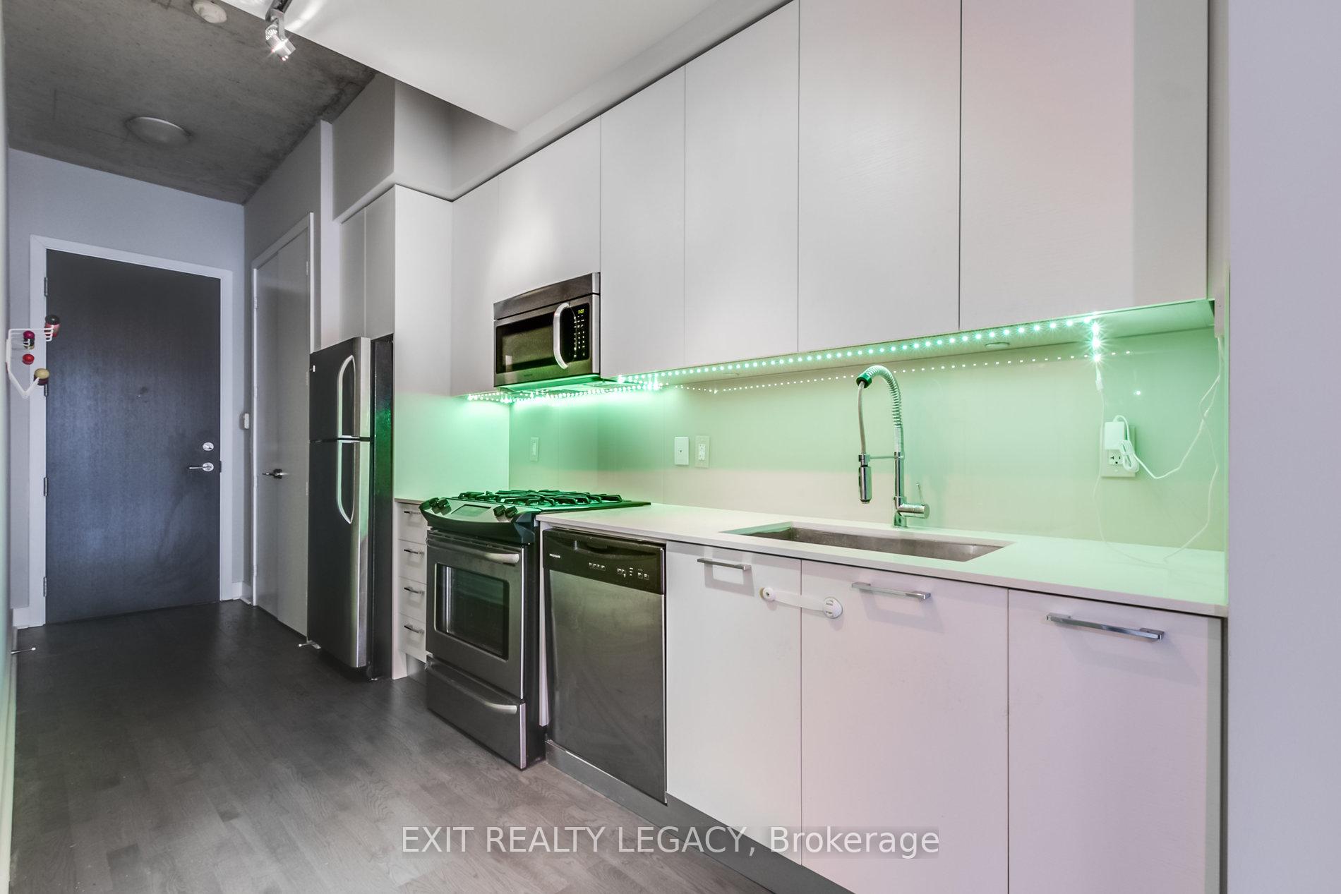 1 Bedroom Condo at 399 Adelaide,  Toronto For sale