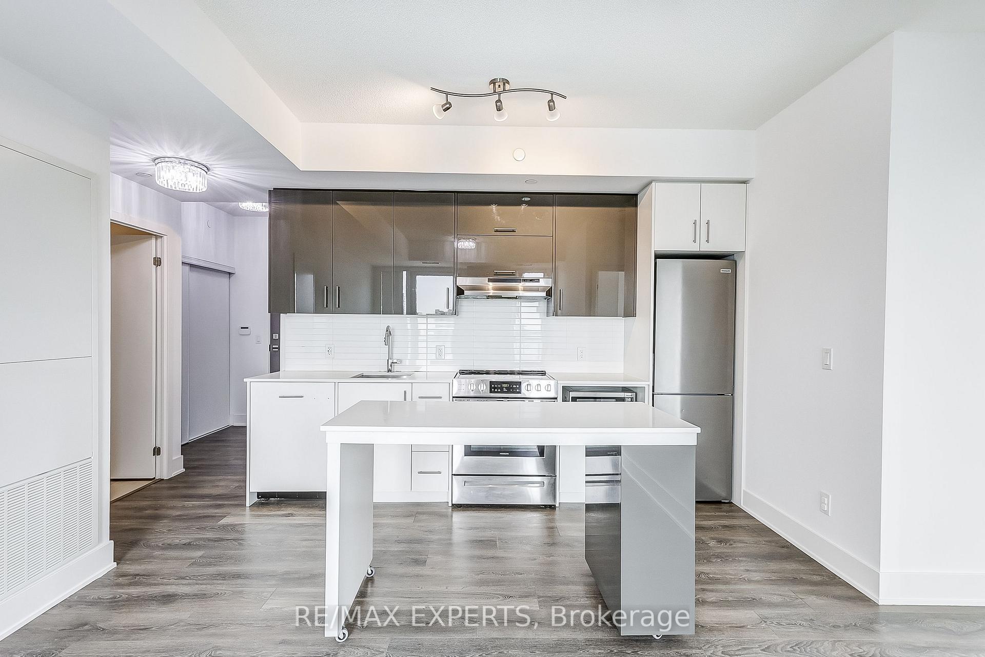 2 Bedrooms Condo at 188 Fairview Mall,  Toronto For sale