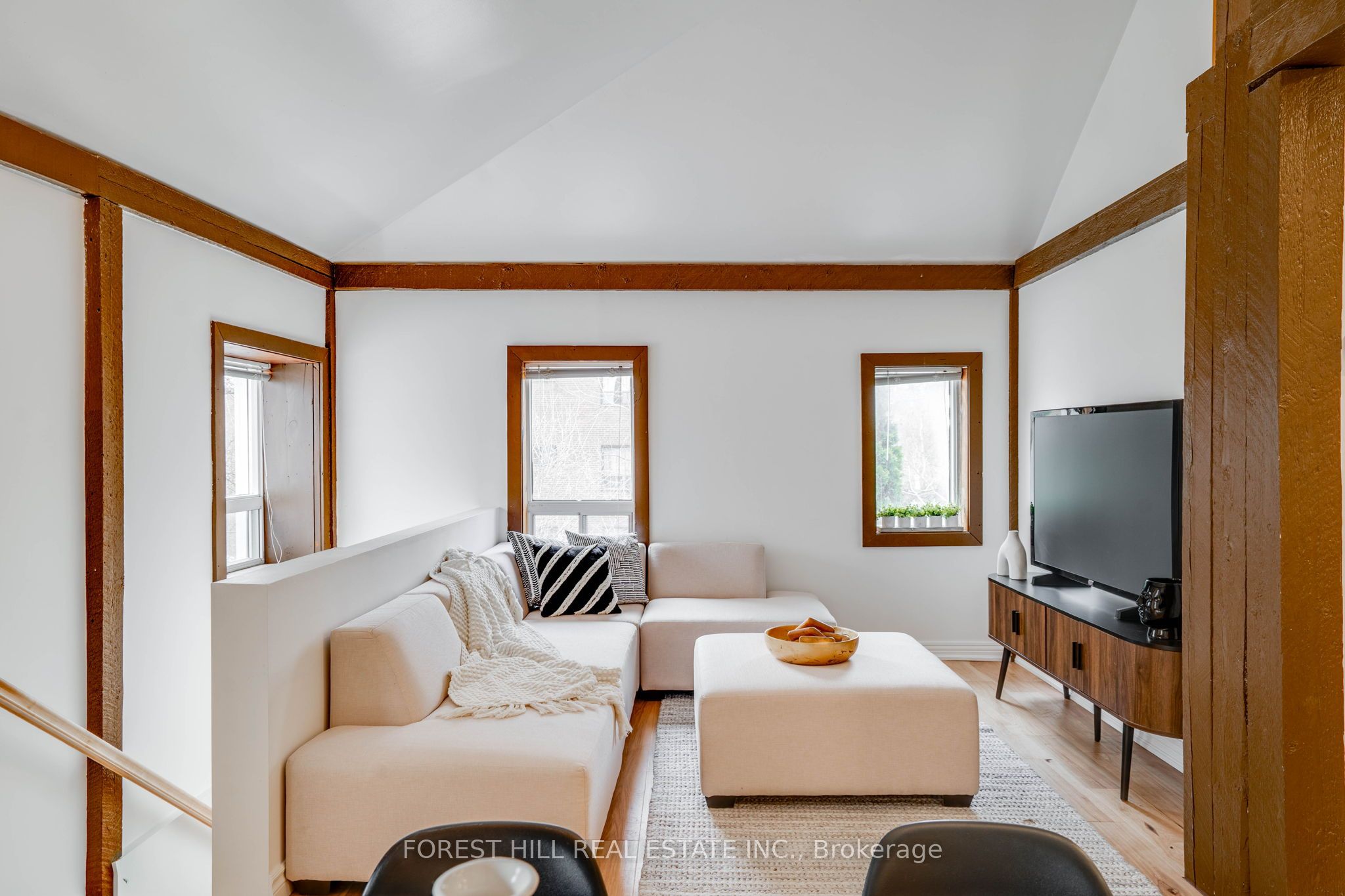 4053 Old Dundas Street, Toronto, ON M6S 2R5