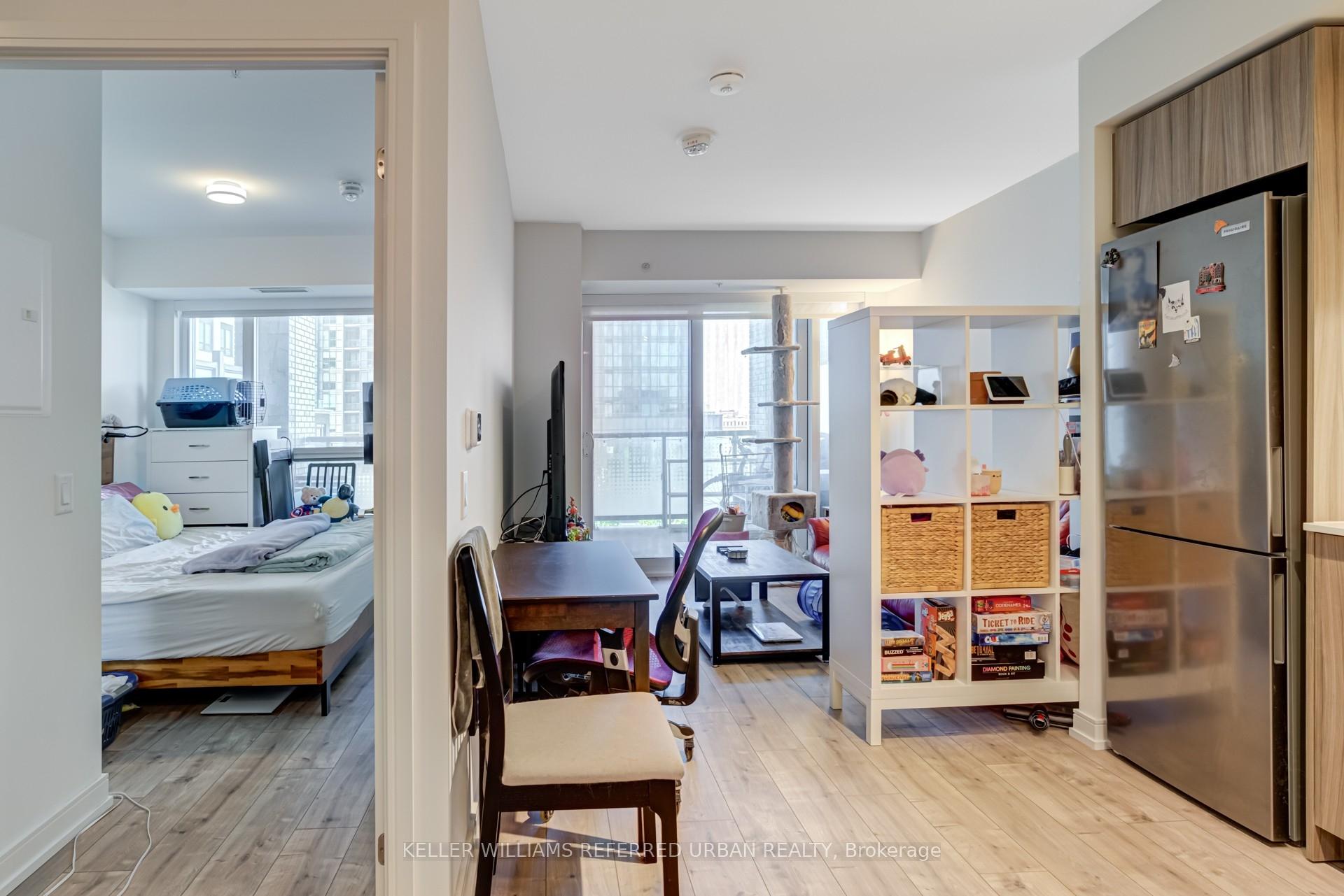 2 Bedrooms Condo at 30 Samuel Wood, Toronto For sale