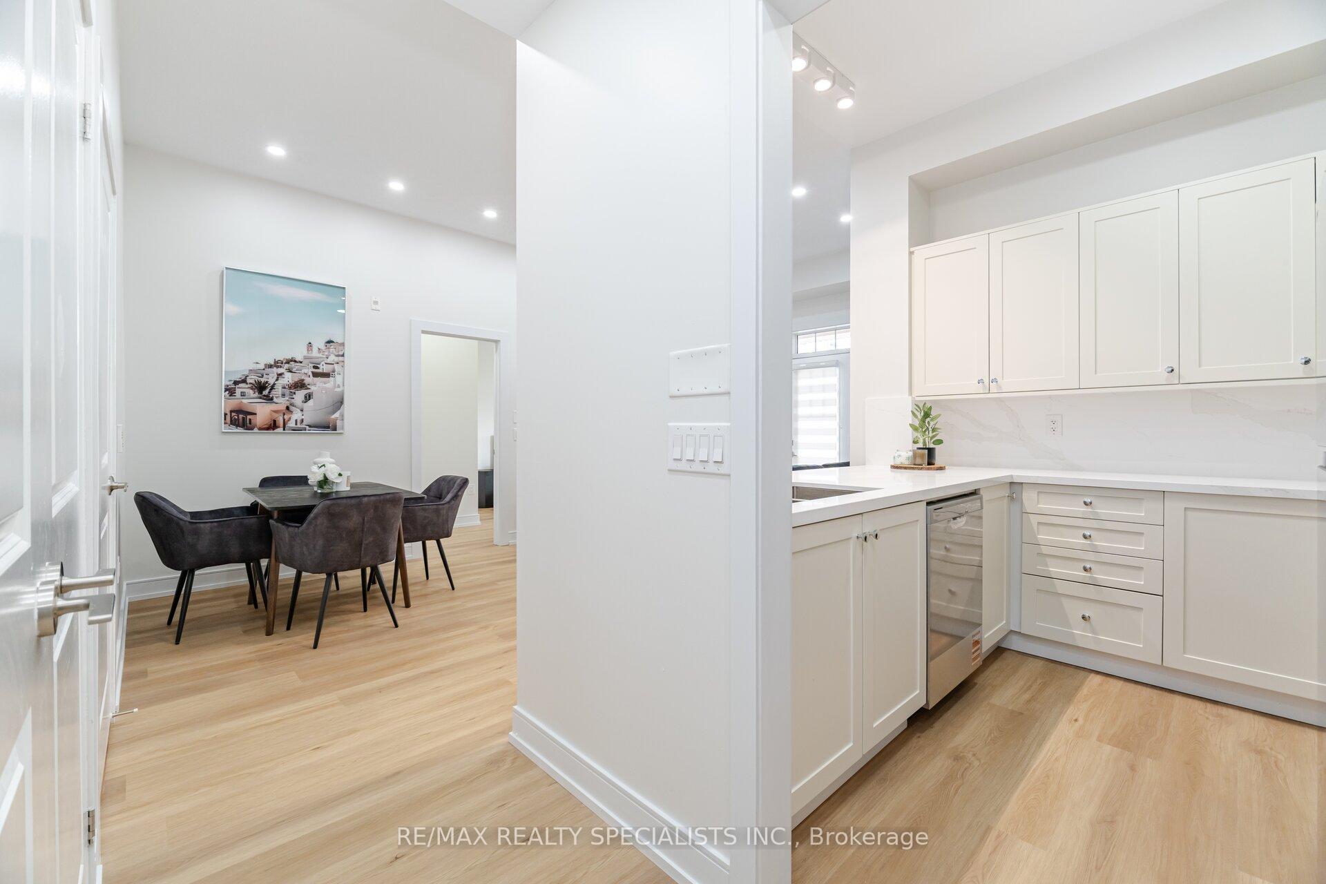 2 Bedrooms Condo at 2326 TAUNTON, Oakville For sale
