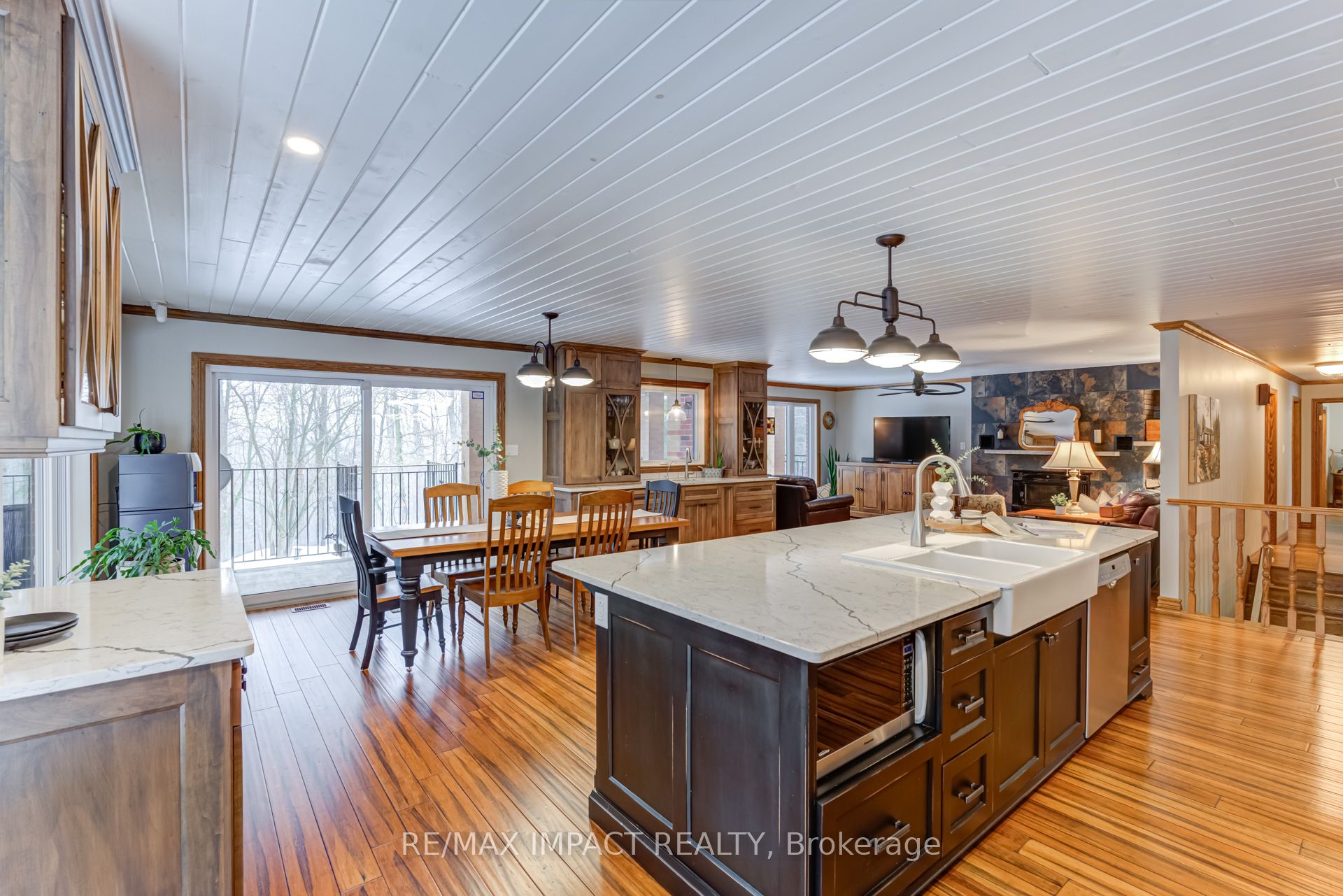 215 Raglan Road W
