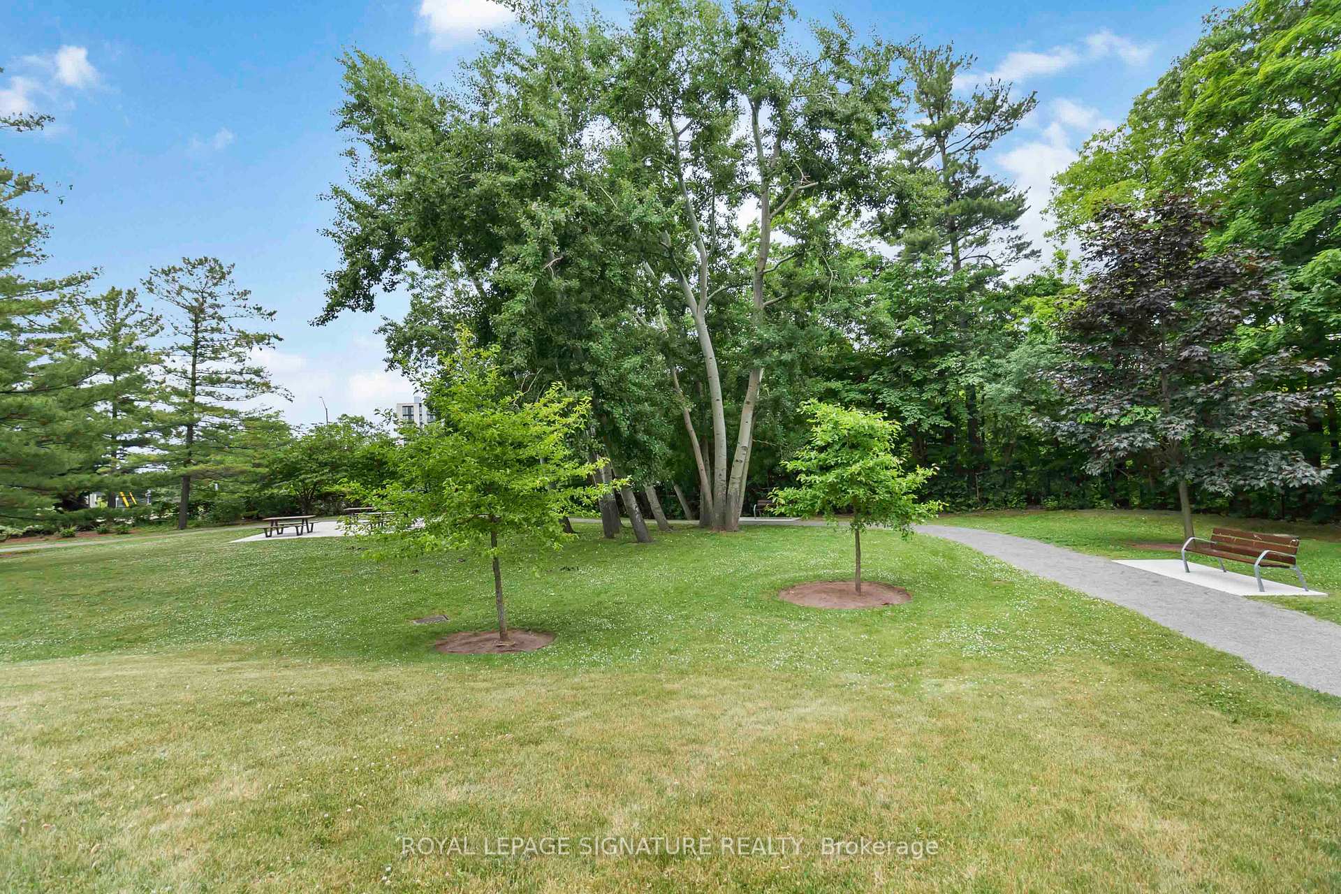 2 Bedrooms Condo at 1230 Marlborough, Oakville For sale
