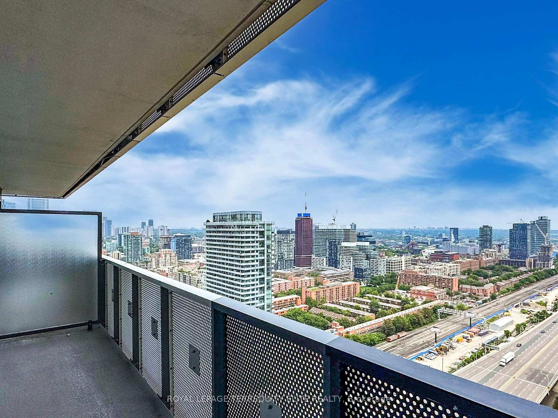 1 Bedroom Condo at 55 Cooper, Toronto For sale