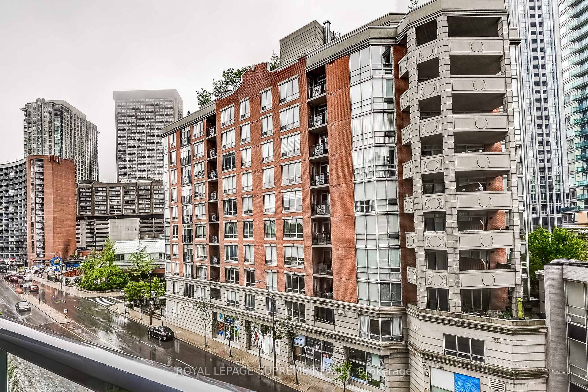 2 Bedrooms Condo at 825 Church, Toronto For sale