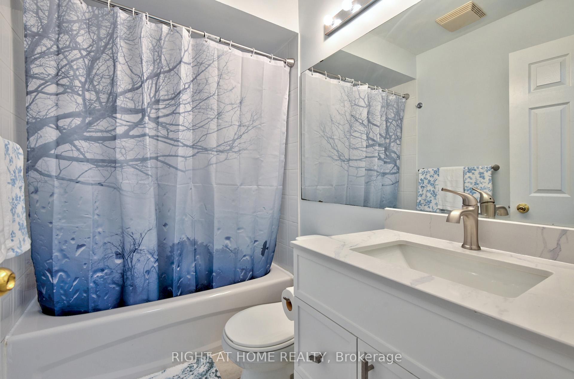 3 Bedrooms Condo at 4600 Kimbermount, Mississauga For sale