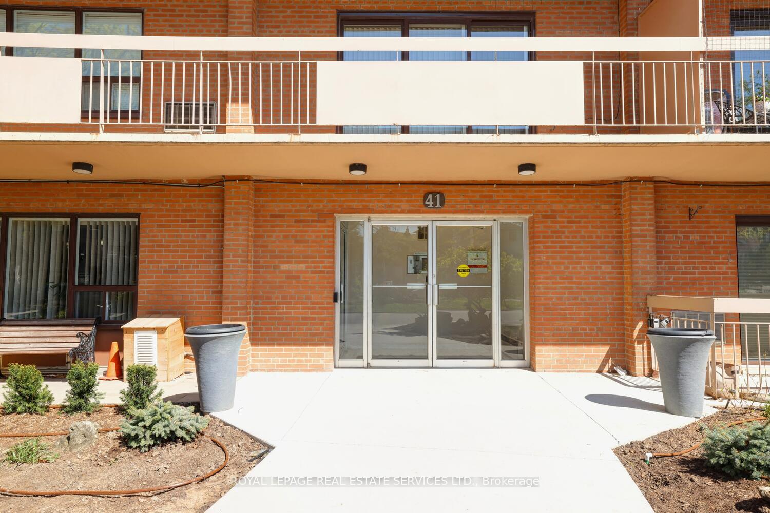 1 Bedroom Co-op at 41 Lake Shore, Toronto For sale