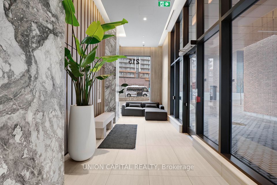 215 Lakeshore