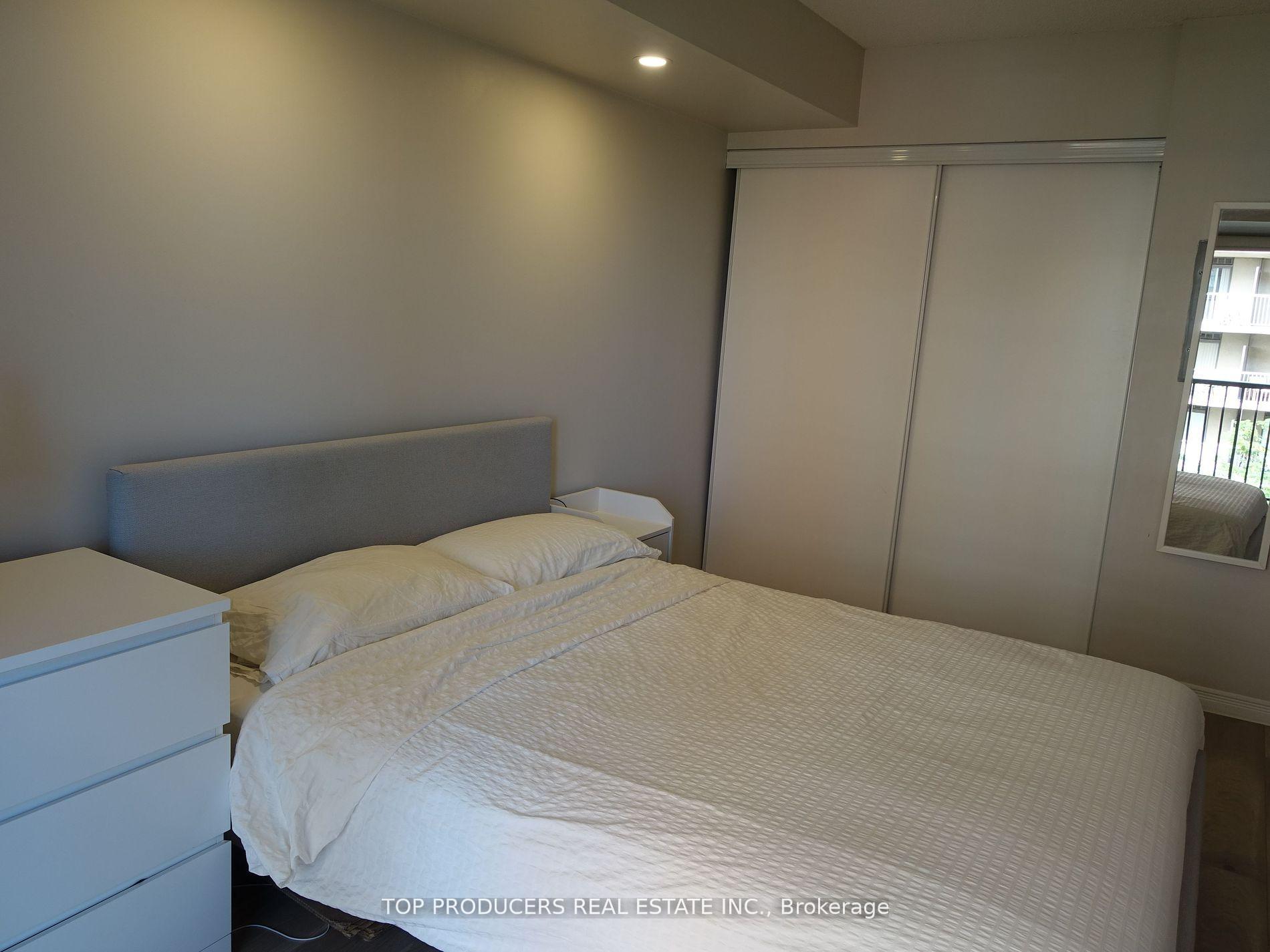 1 Bedroom Condo at 51 Harrison Garden,  Toronto For sale
