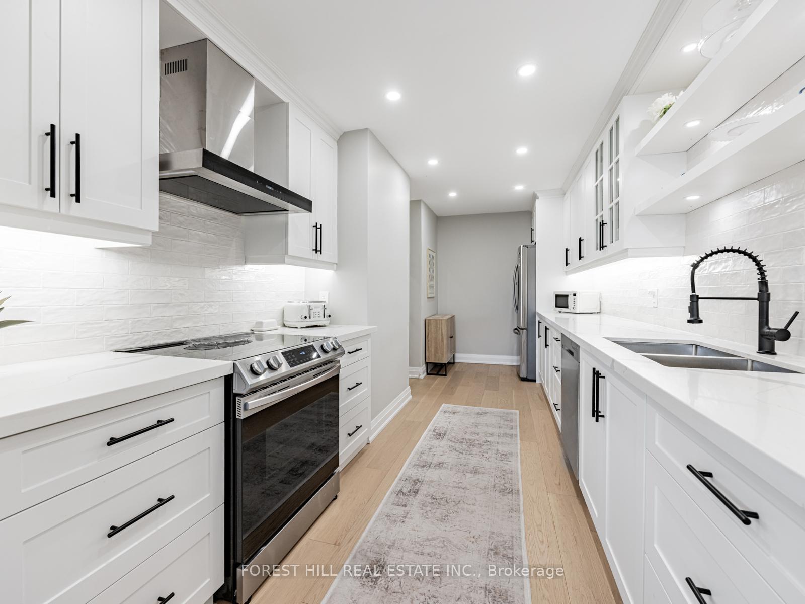 4 Bedrooms Condo at 51 Broadfield, Toronto For sale