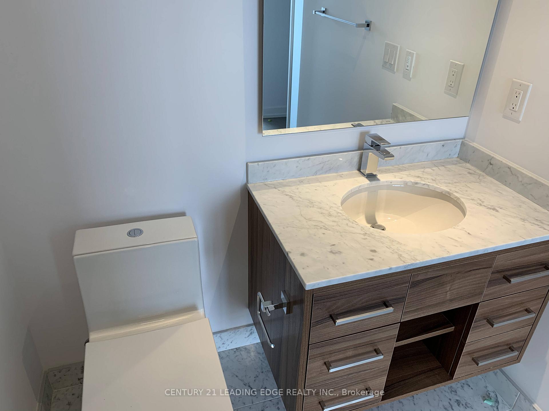 2 Bedrooms Condo at 488 University, Toronto For sale