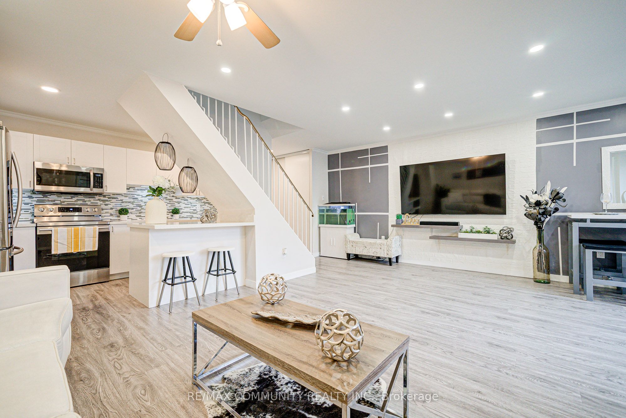 100 Mornelle Court, #1078