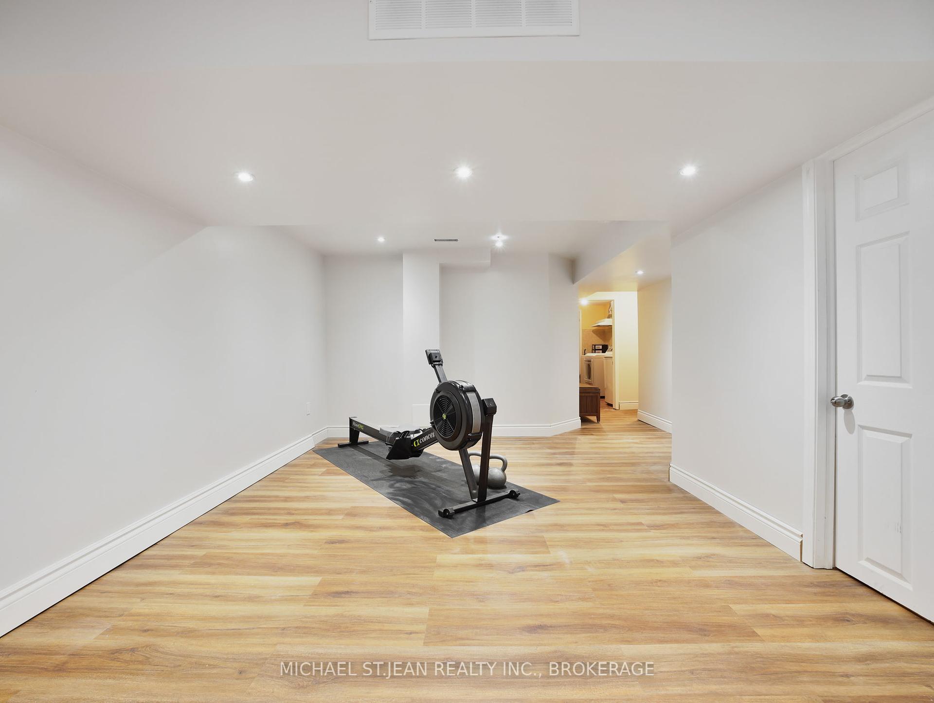 3 Bedrooms Condo at 1889 Upper Wentworth, Hamilton For sale