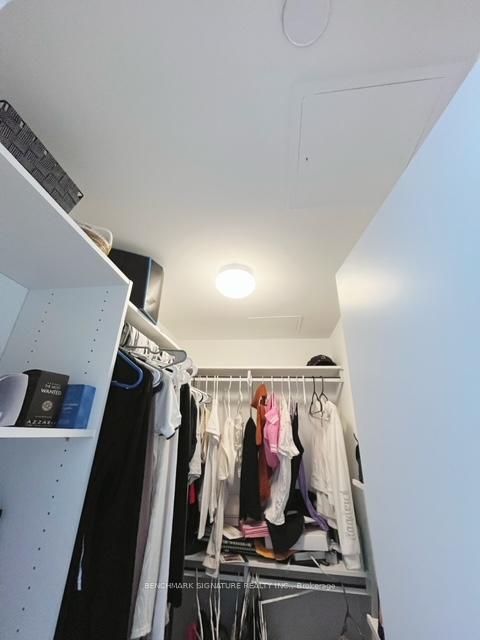 2 Bedrooms Condo at 7 Golden Lion, Toronto For sale