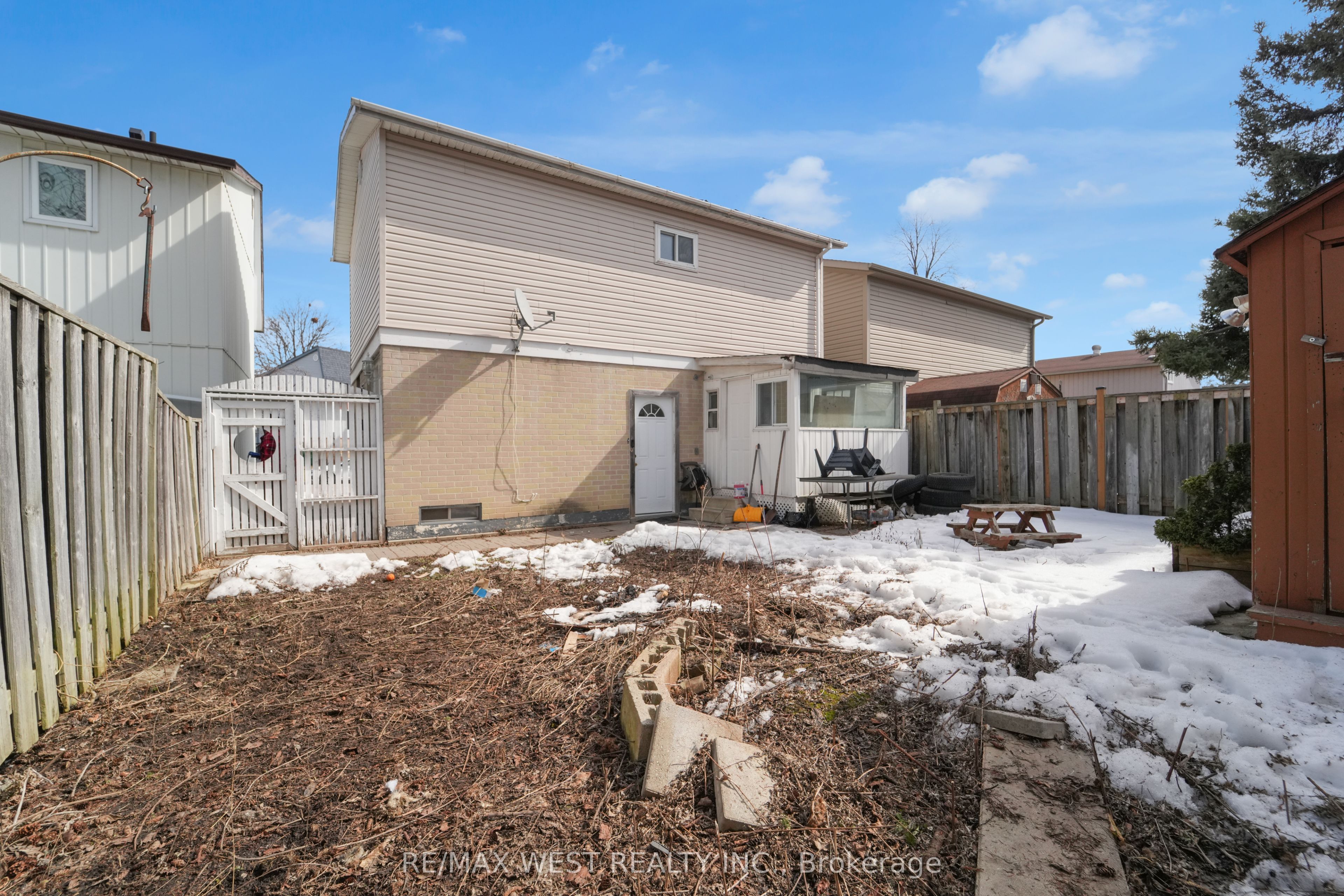 18 Jasmine Square