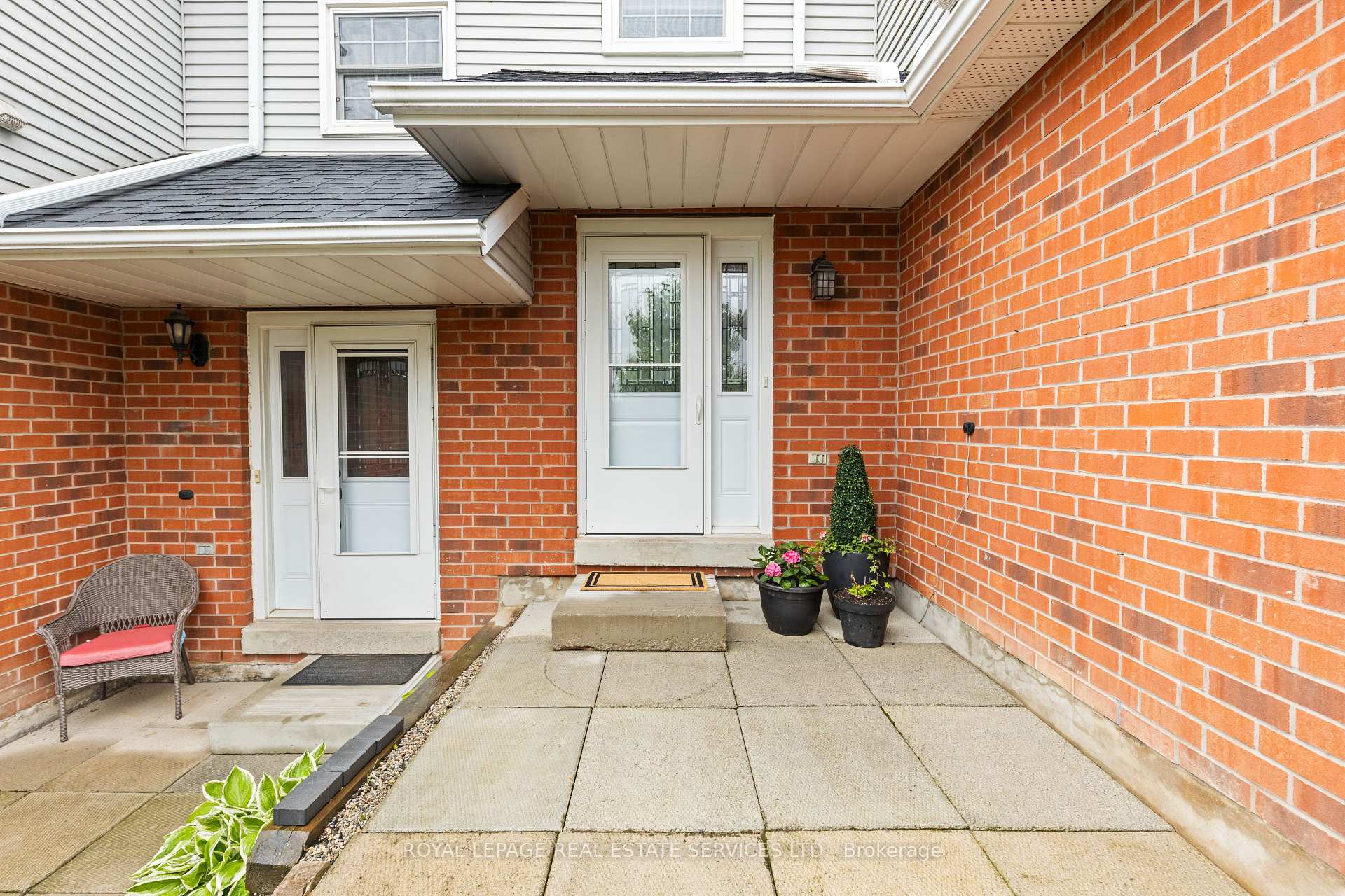 3 Bedrooms Condo at 2065 Amherst Heights, Burlington For sale