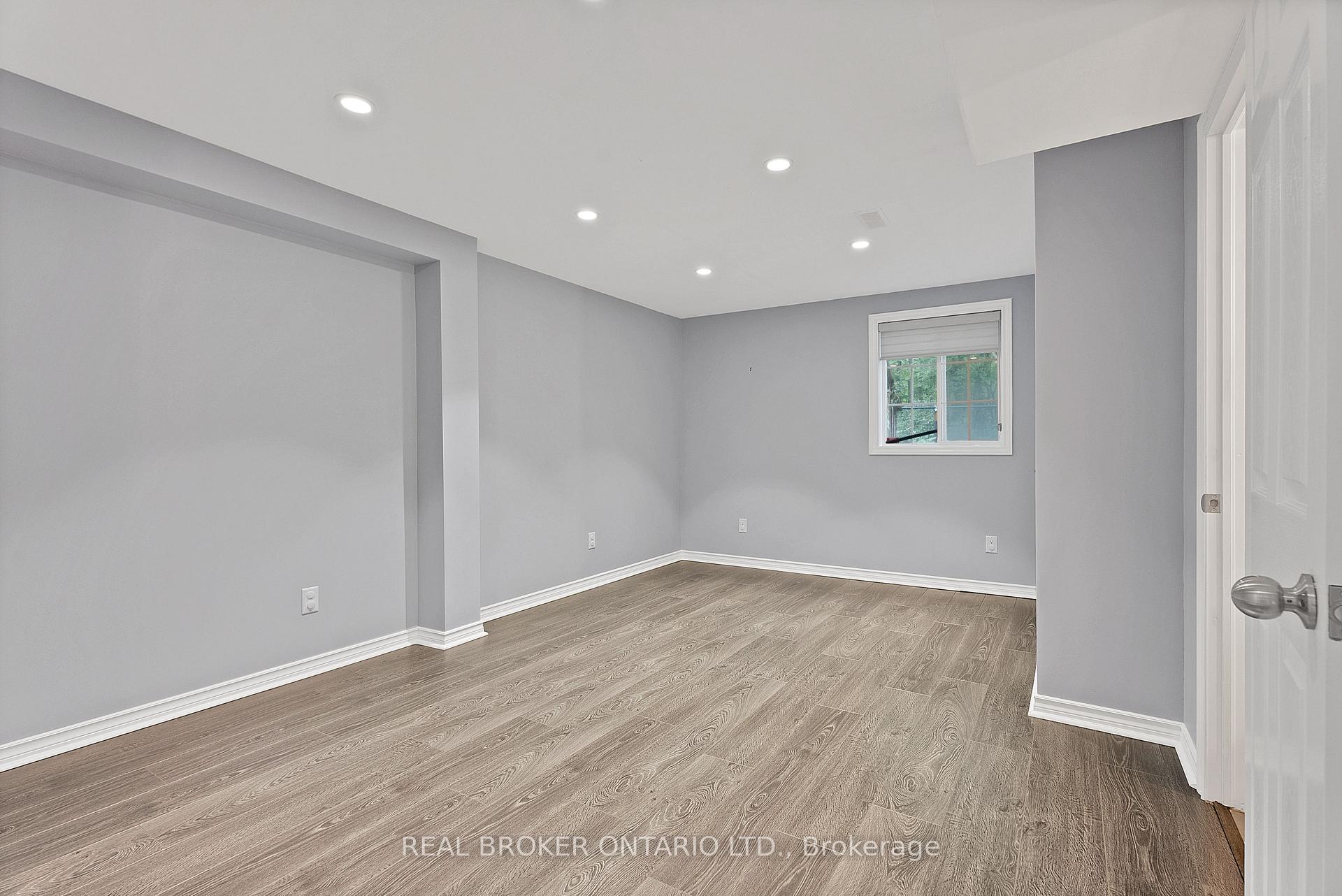 3 Bedrooms Condo at 7360 Zinnia, Mississauga For sale