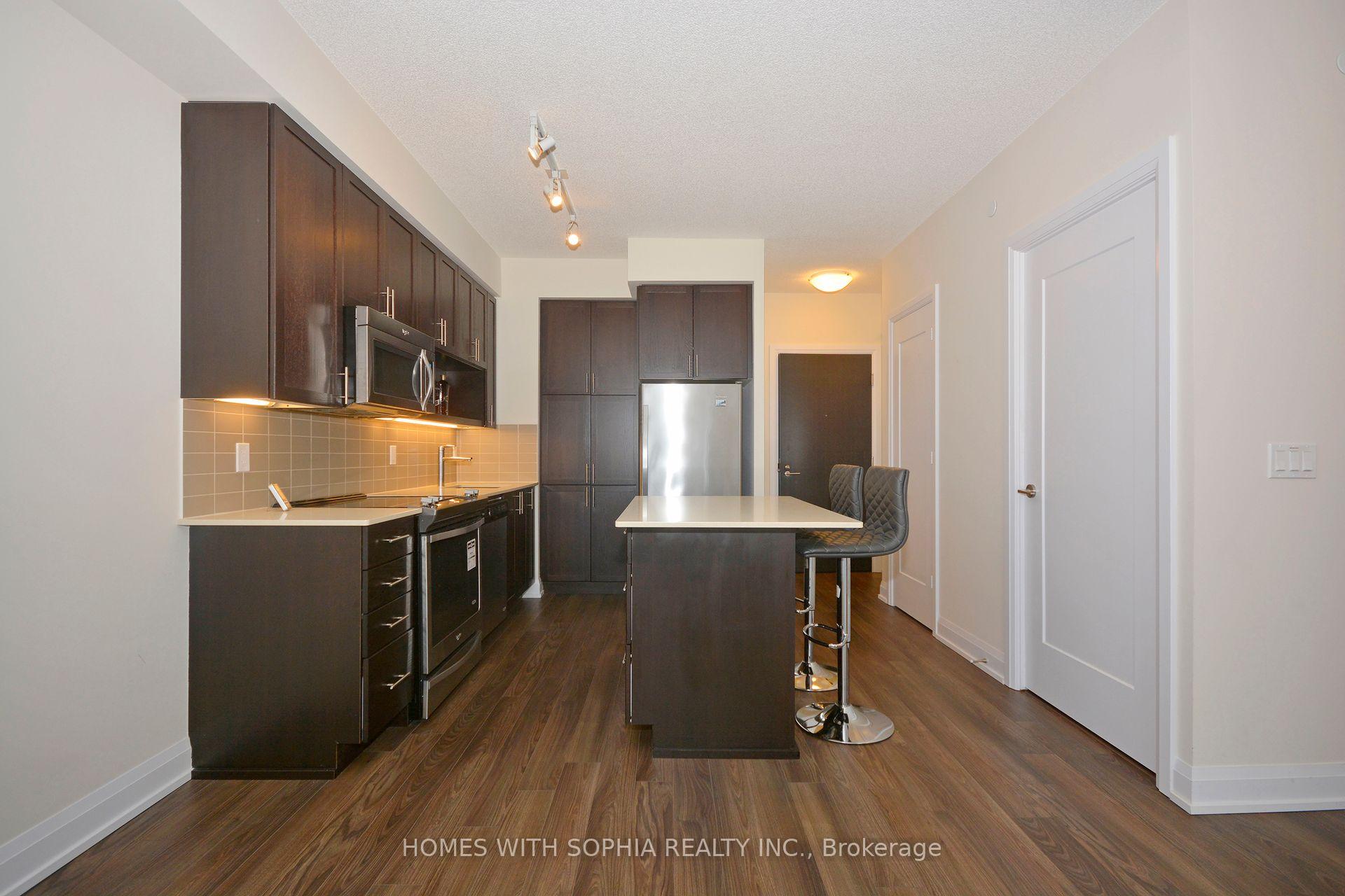 2 Bedrooms Condo at 18 Graydon Hall, Toronto For sale