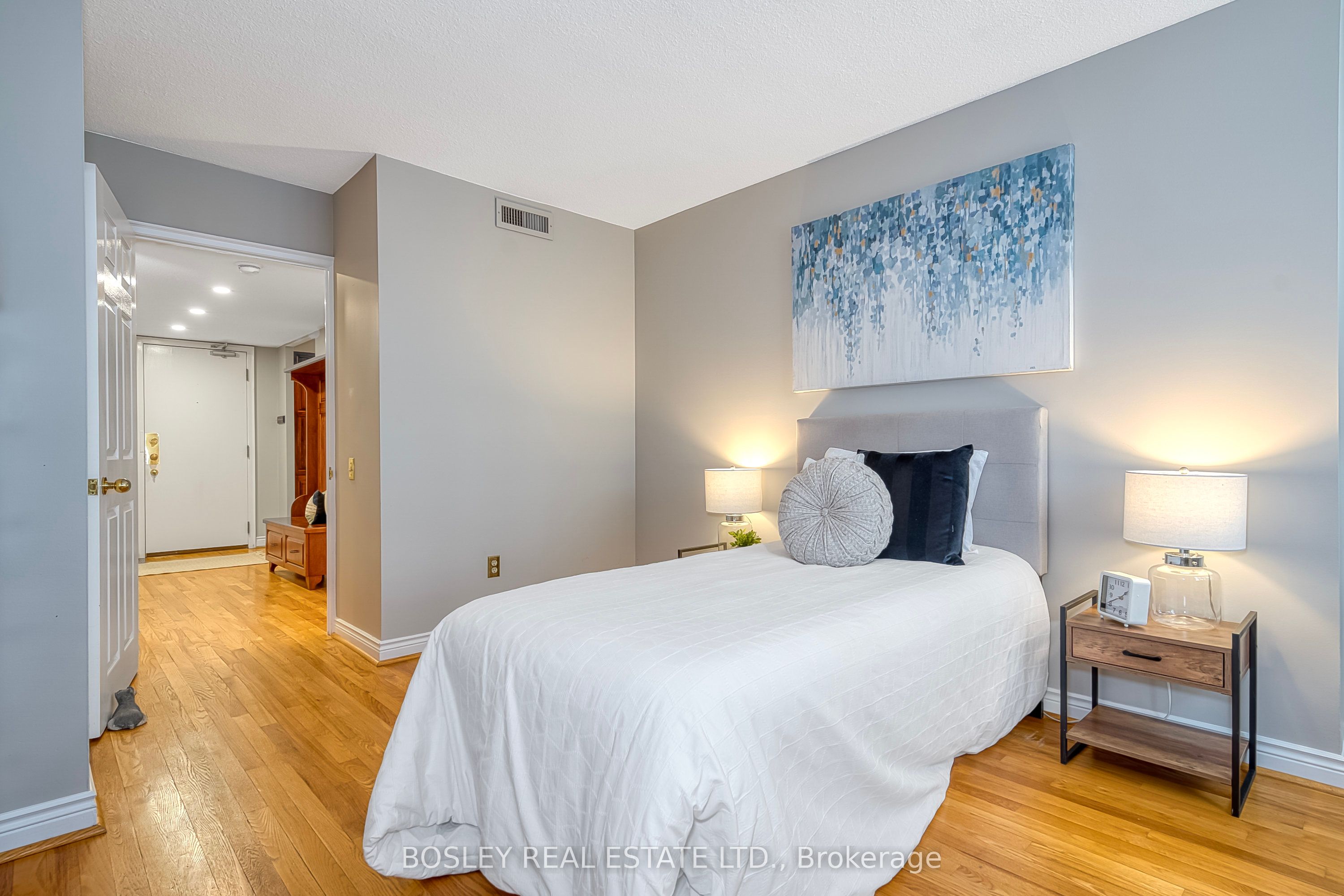 135 George Street S, #402