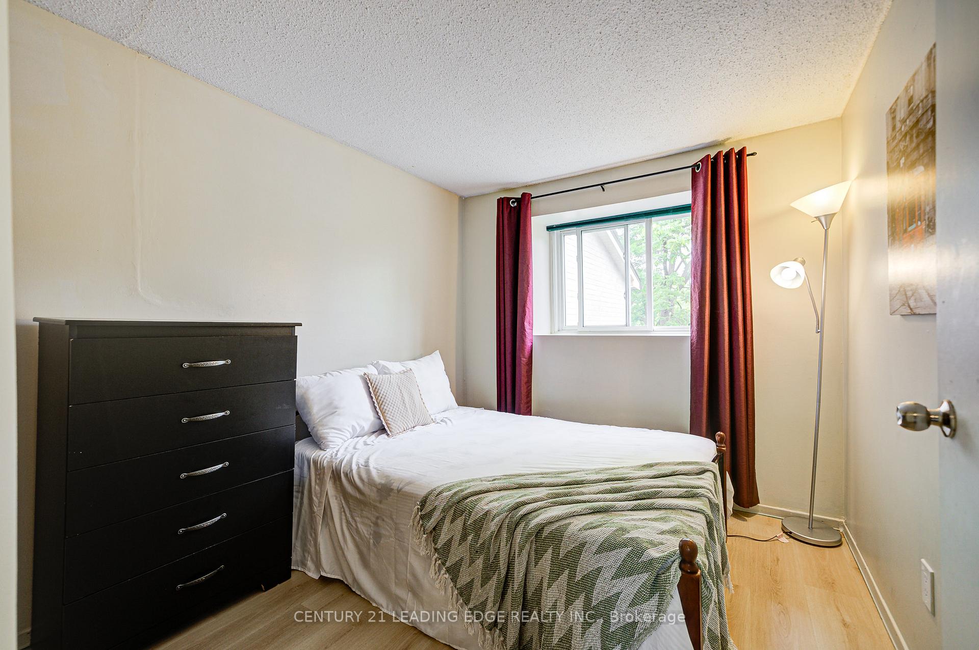 5 Bedrooms Condo at 25 Collinsgrove, Toronto For sale