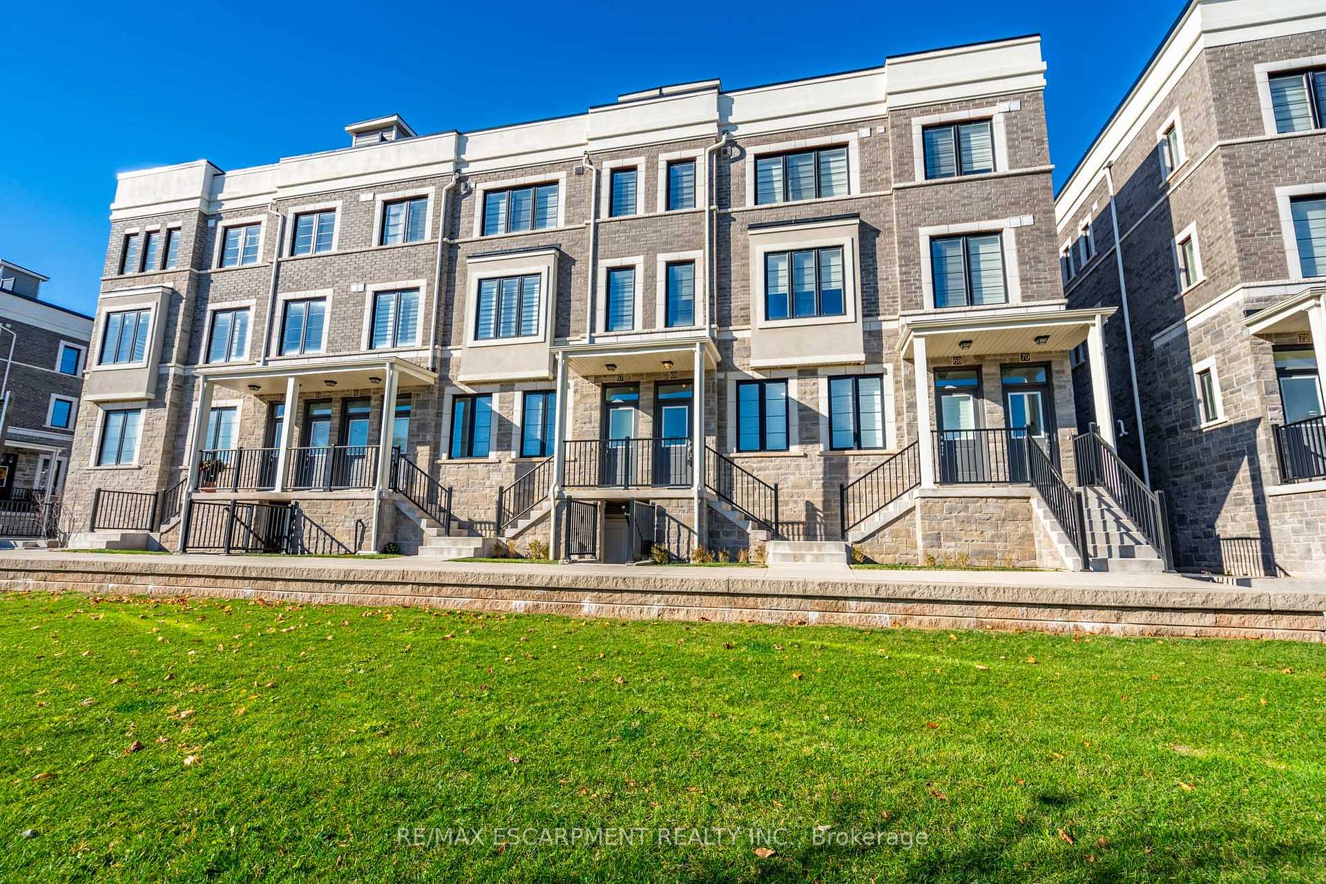 2 Bedrooms Condo at 383 Dundas,  Hamilton For sale