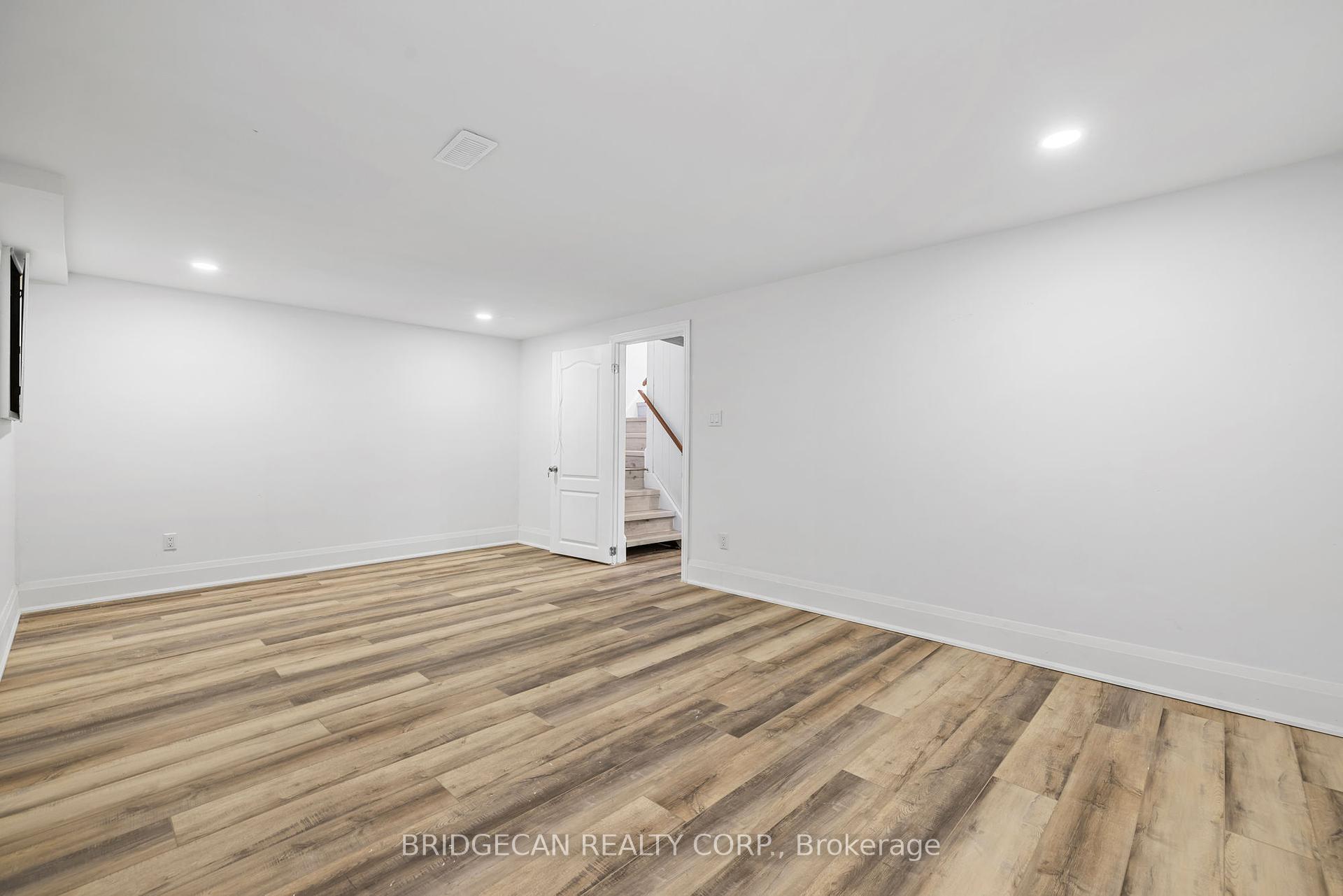 3 Bedrooms Condo at 151 Gateshead, Hamilton For sale