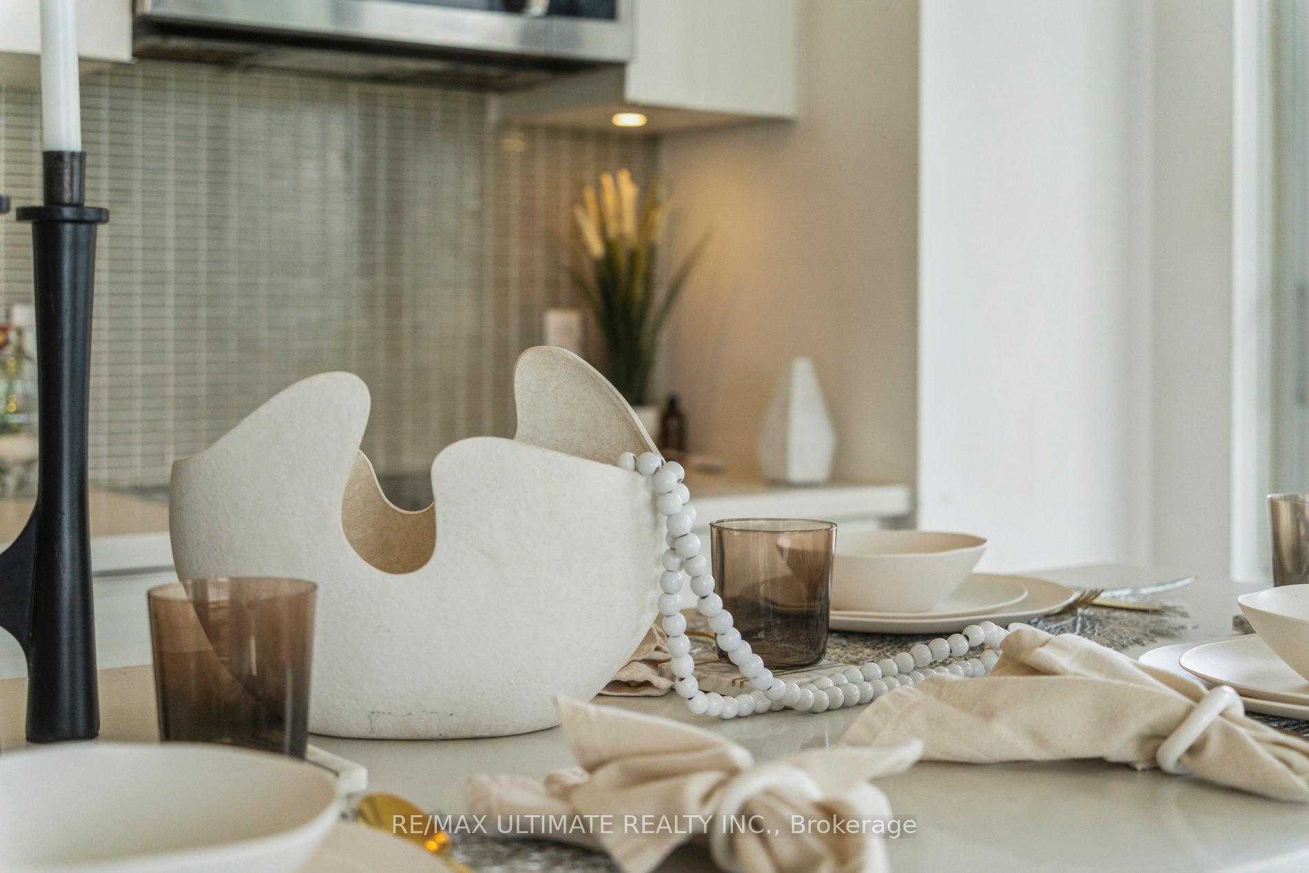 2 Bedrooms Condo at 33 Shore Breeze, Toronto For sale