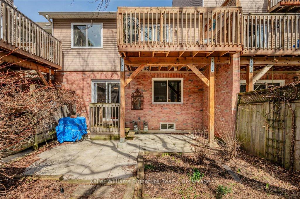 3 Bedrooms Condo at 2055 Walkers, Burlington For sale
