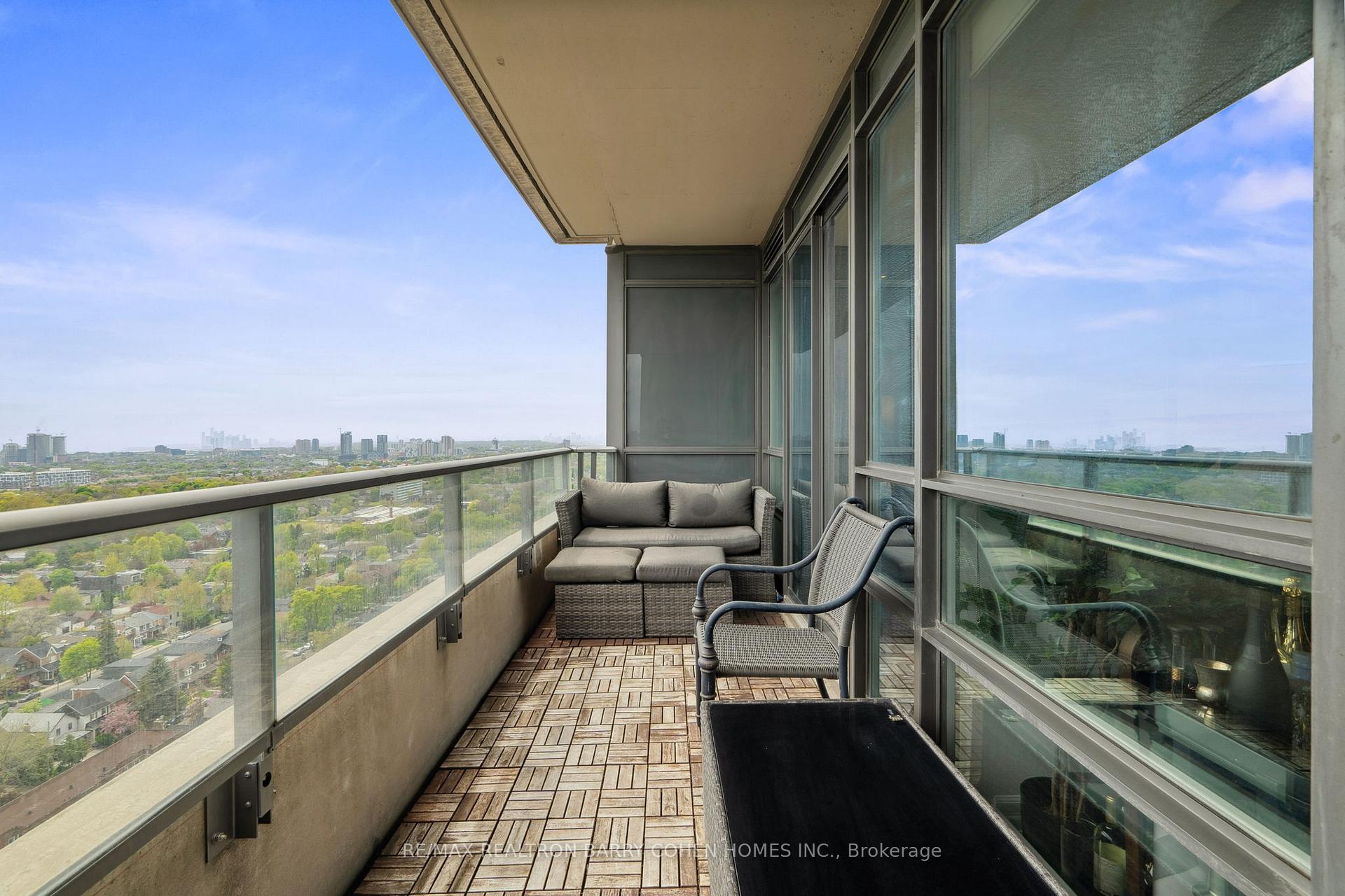 2 Bedrooms Condo at 500 St Clair, Toronto For sale
