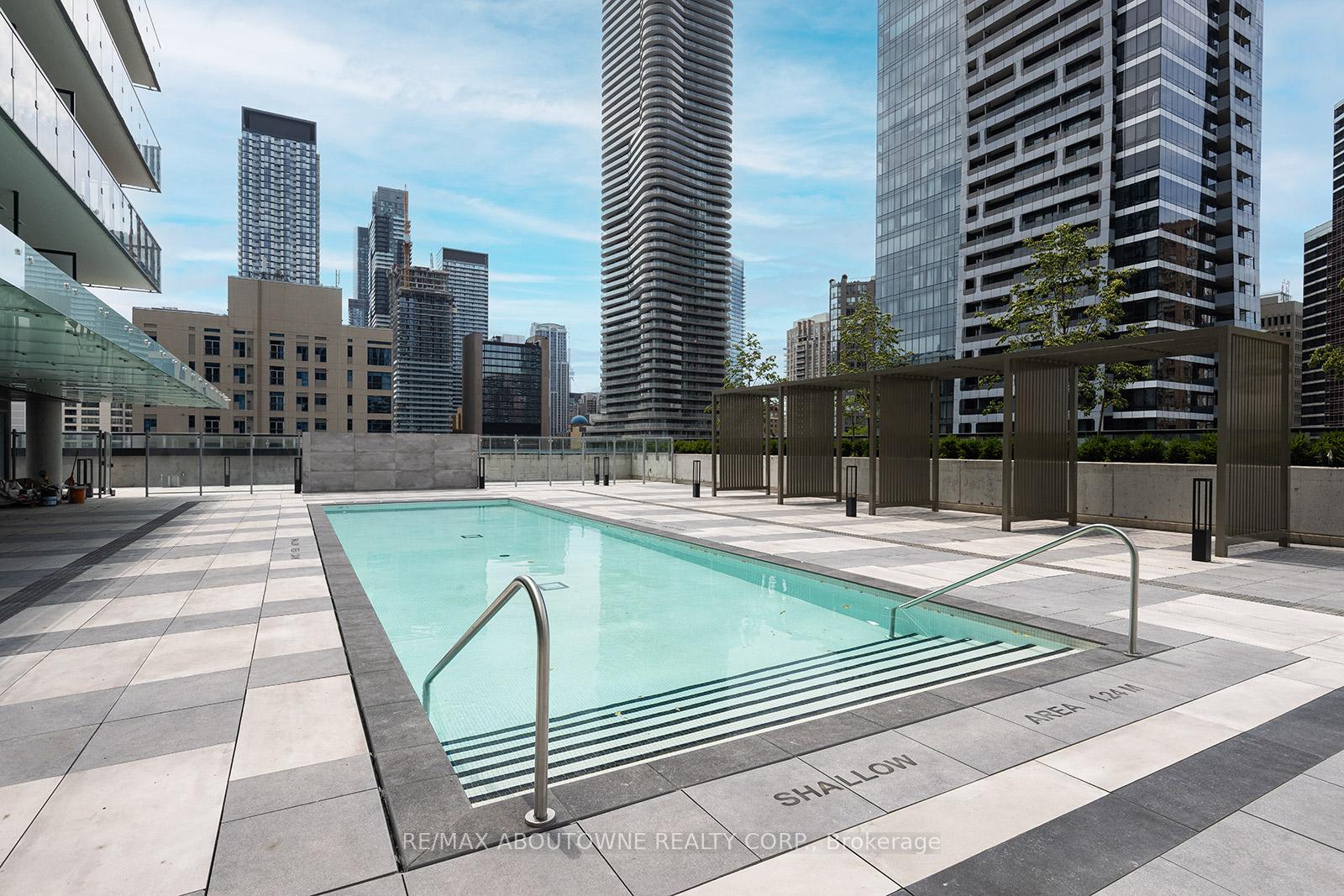 2 Bedrooms Condo at 3 Gloucester, Toronto For sale
