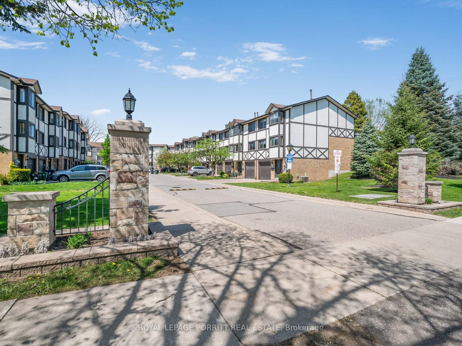 3 Bedrooms Condo at 4 Bradbrook, Toronto For sale