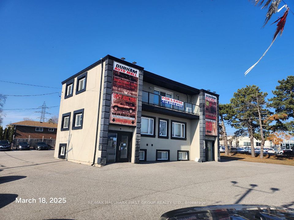 1400 Dundas