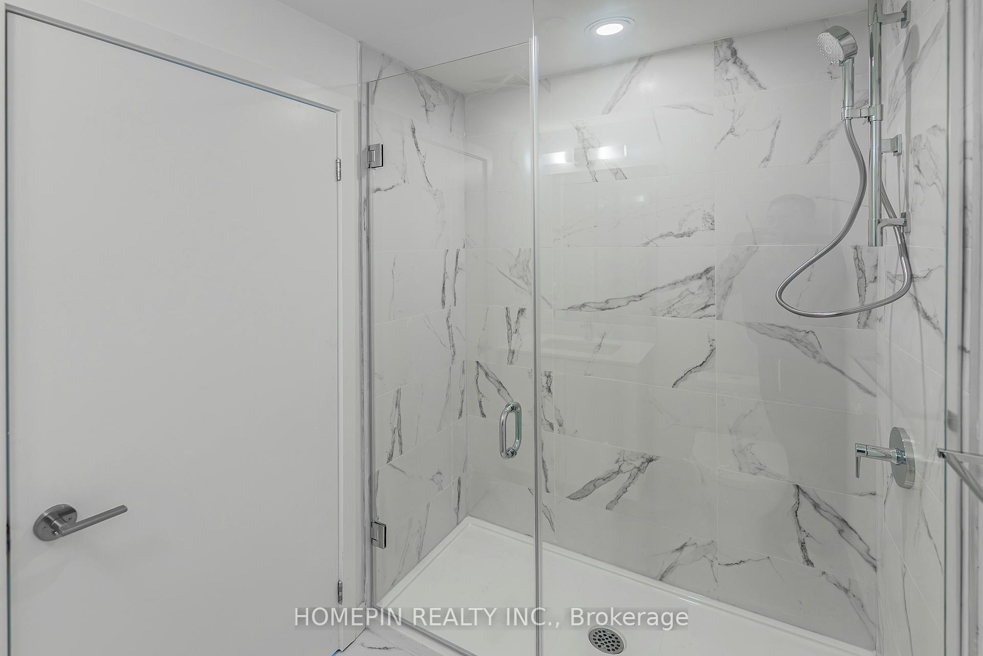 2 Bedrooms Condo at 8 Olympic Garden,  Toronto For sale