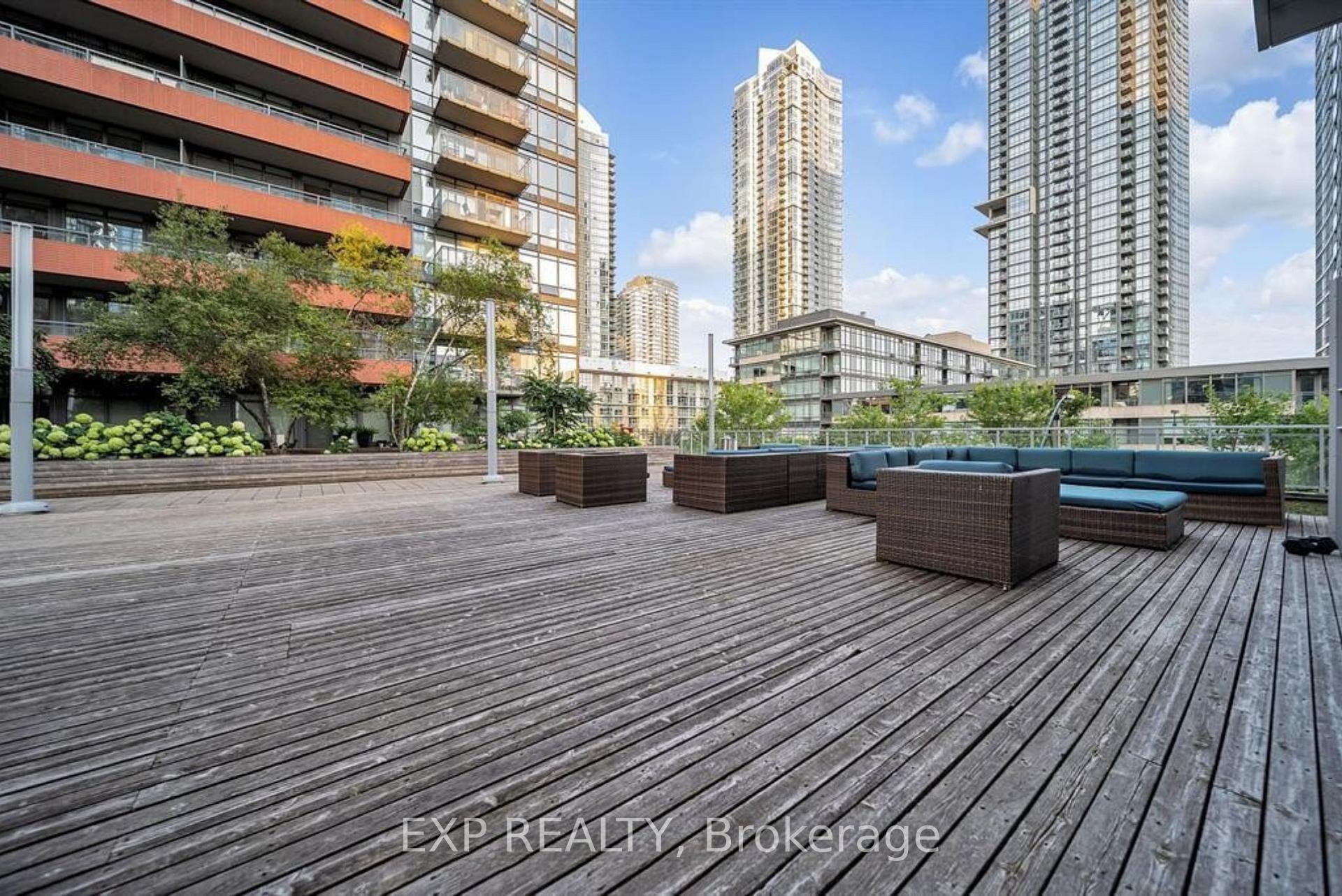 2 Bedrooms Condo at 4K Spadina, Toronto For sale