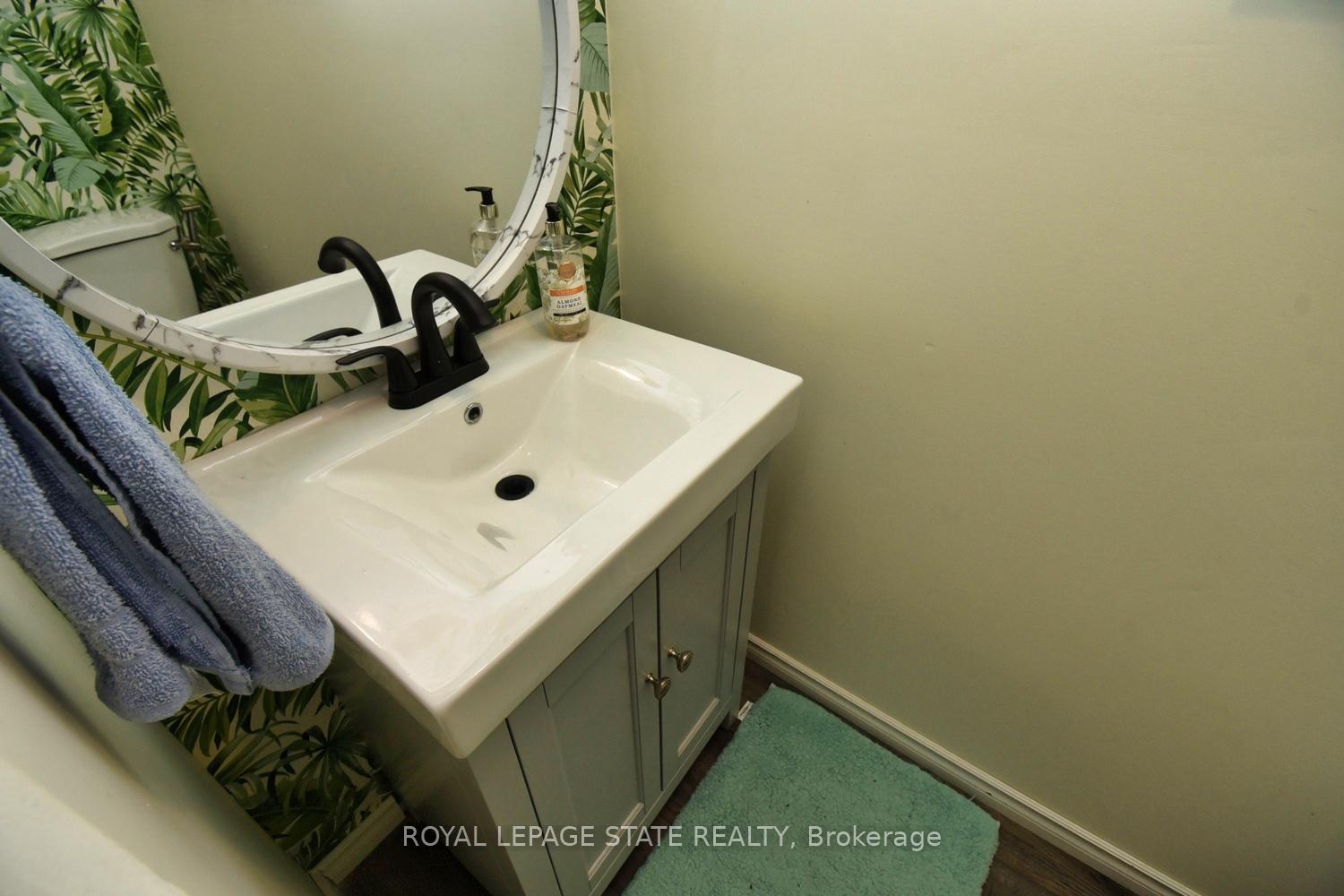 3 Bedrooms Condo at 1255 Upper Gage,  Hamilton For sale