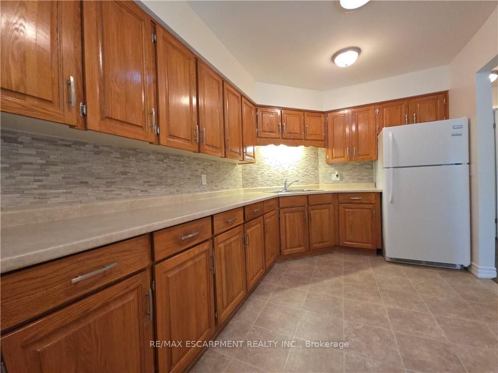 2 Bedrooms Condo at 1 Szollosy, Hamilton For sale