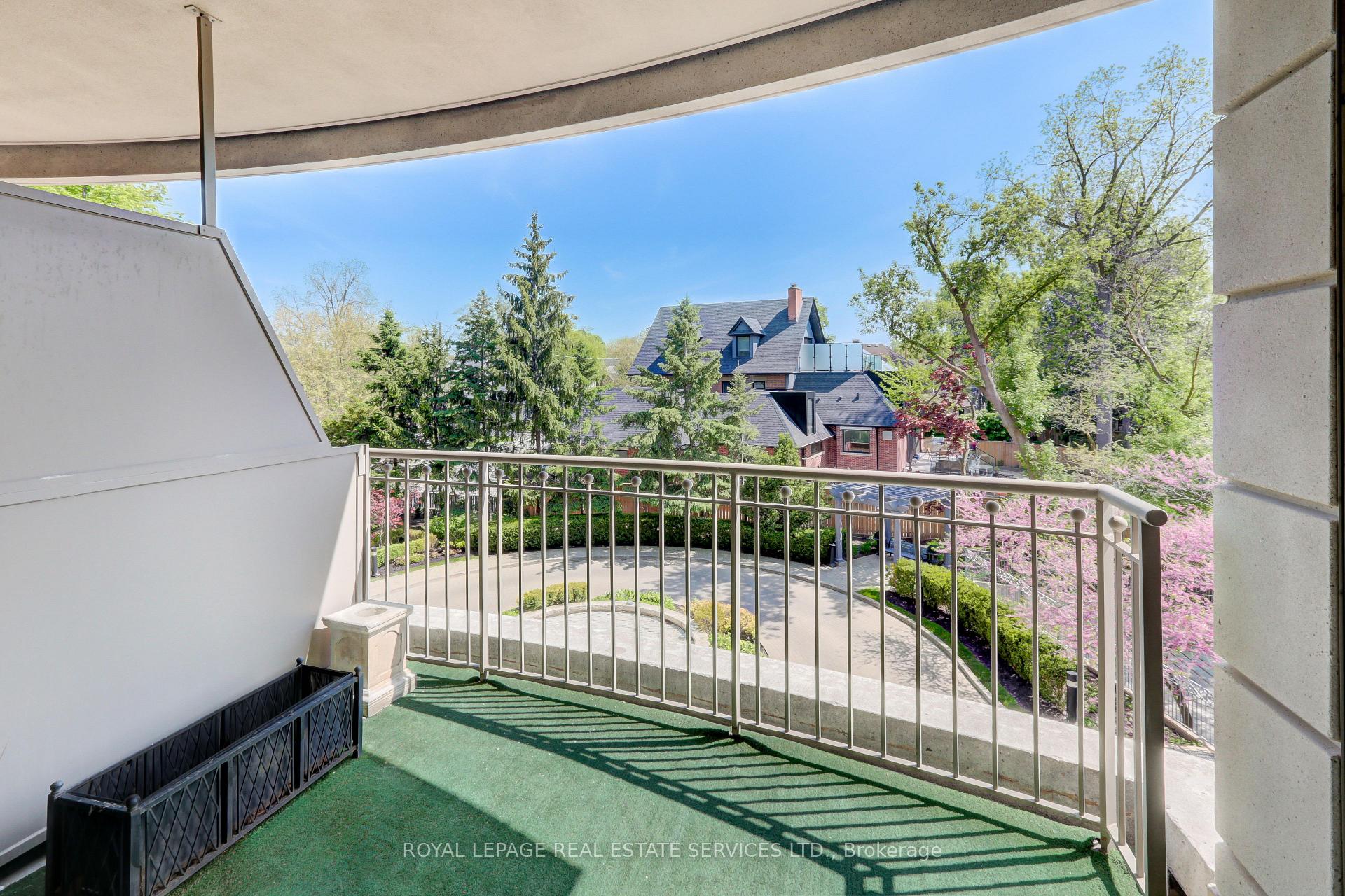 3 Bedrooms Condo at 3085 Bloor, Toronto For sale