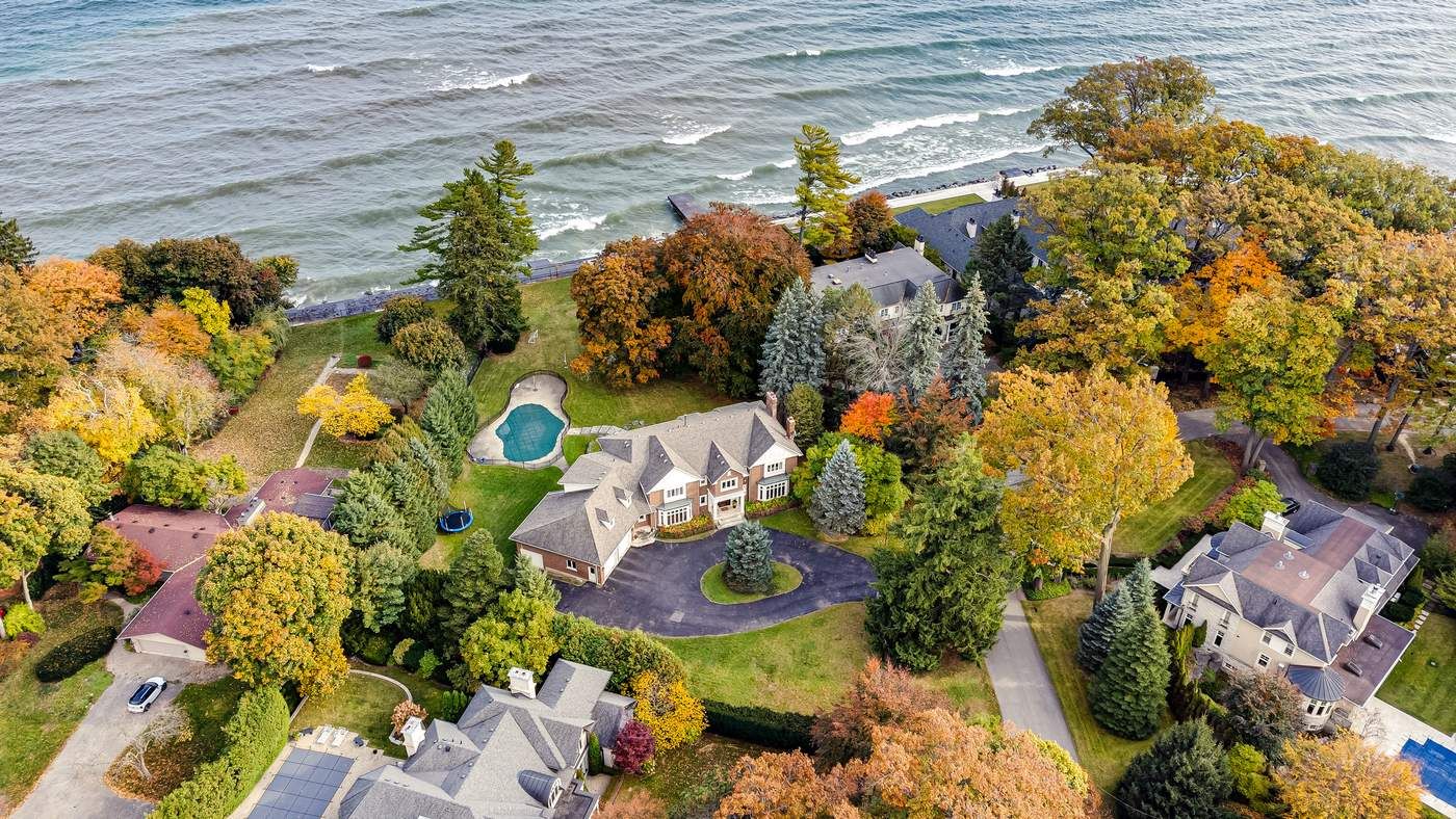 21 Ennisclare Drive
