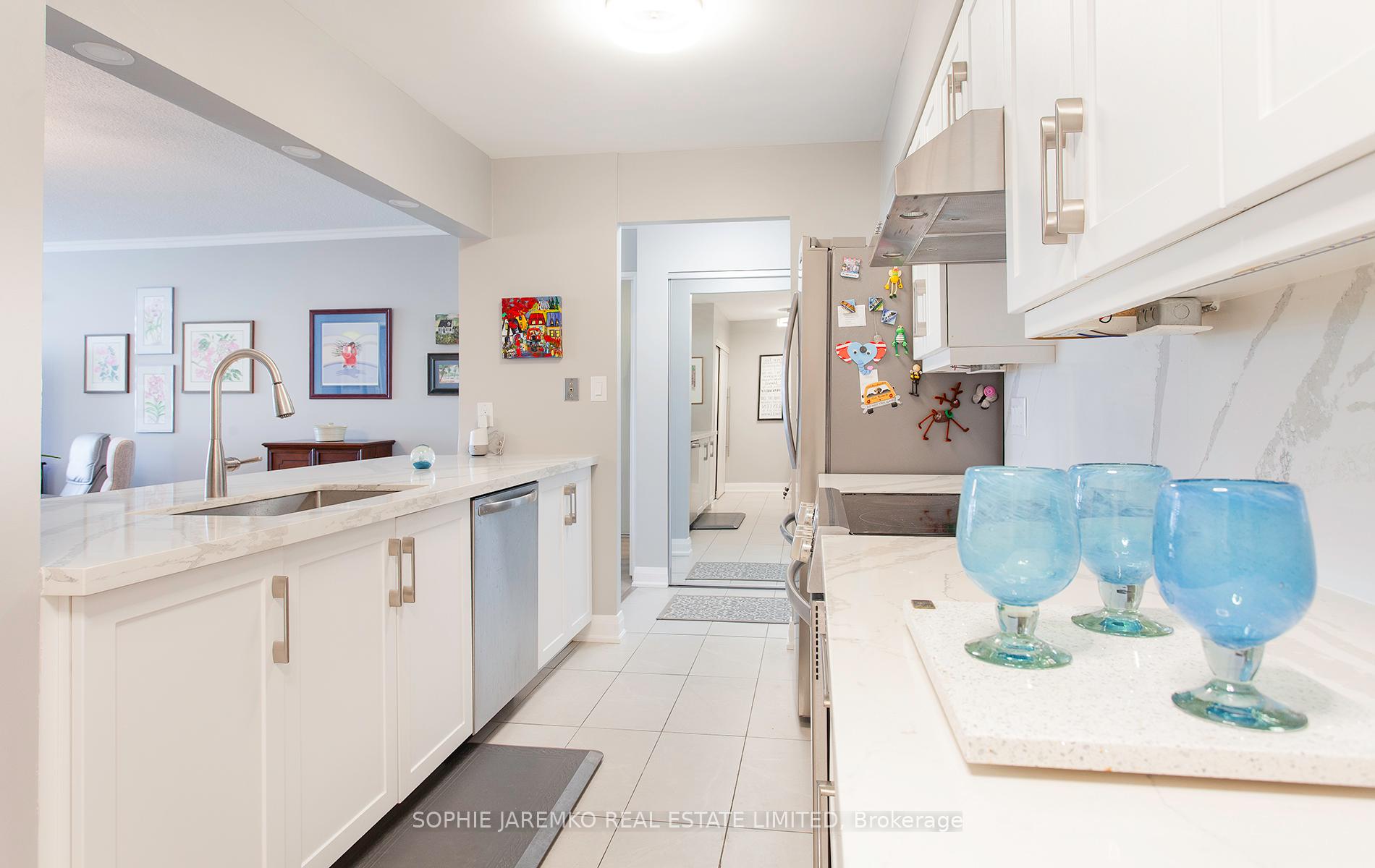 3 Bedrooms Condo at 22 Southport, Toronto For sale