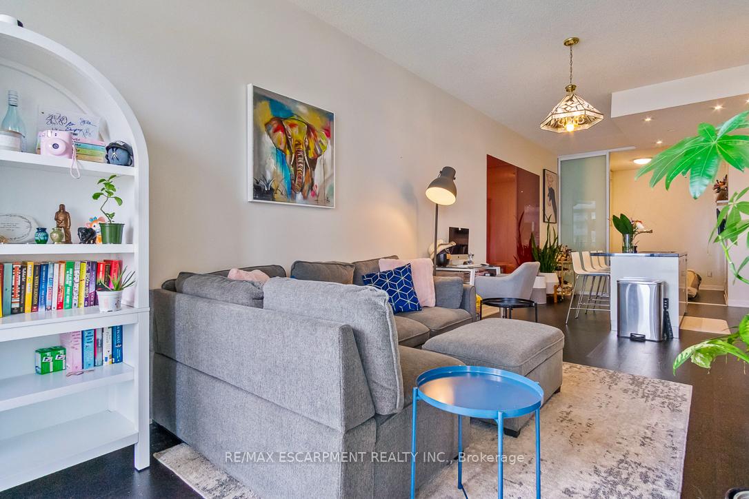 2 Bedrooms Condo at 88 Park Lawn,  Toronto For sale