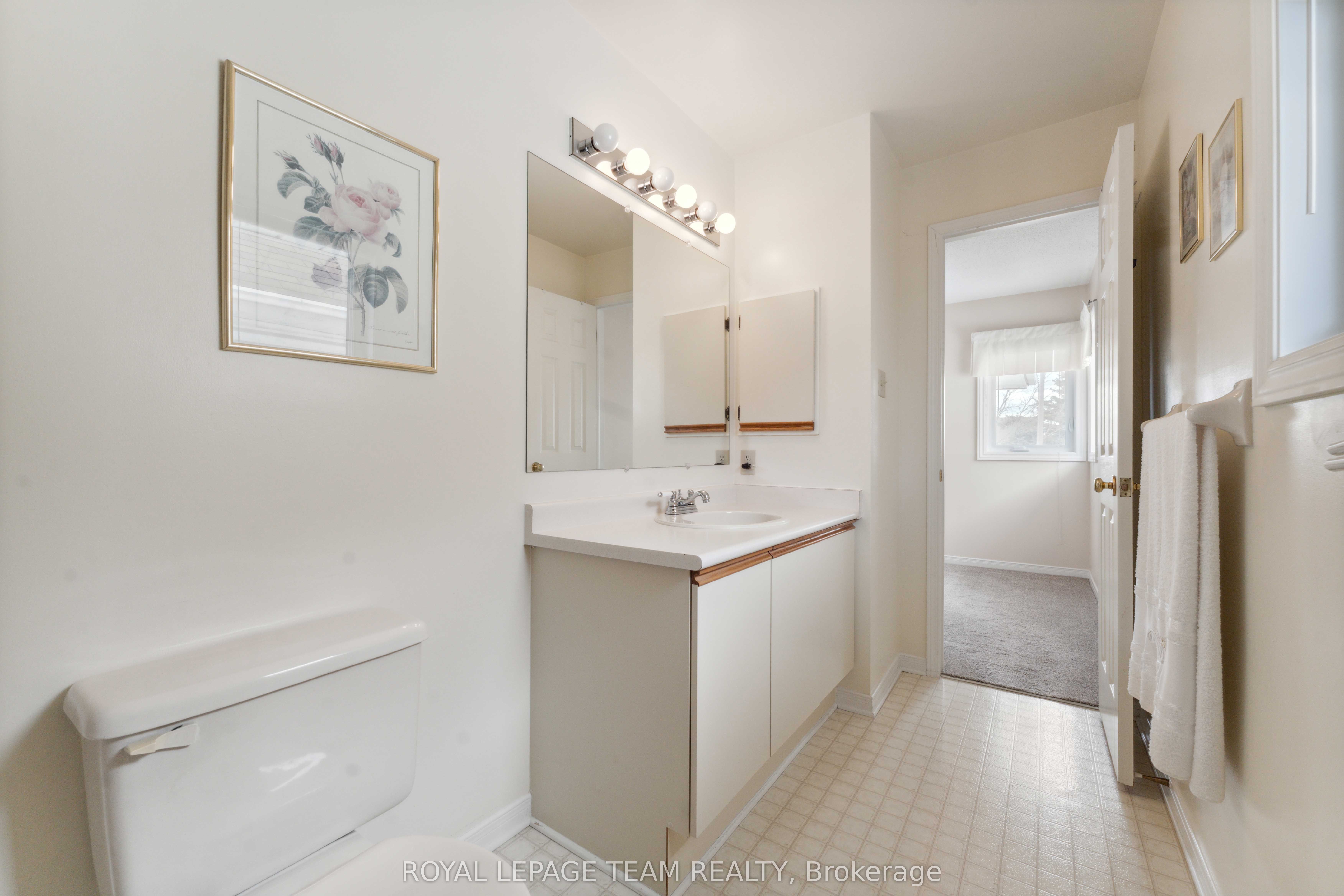 16 Royal Field Crescent, Barrhaven, ON K2J 4E8