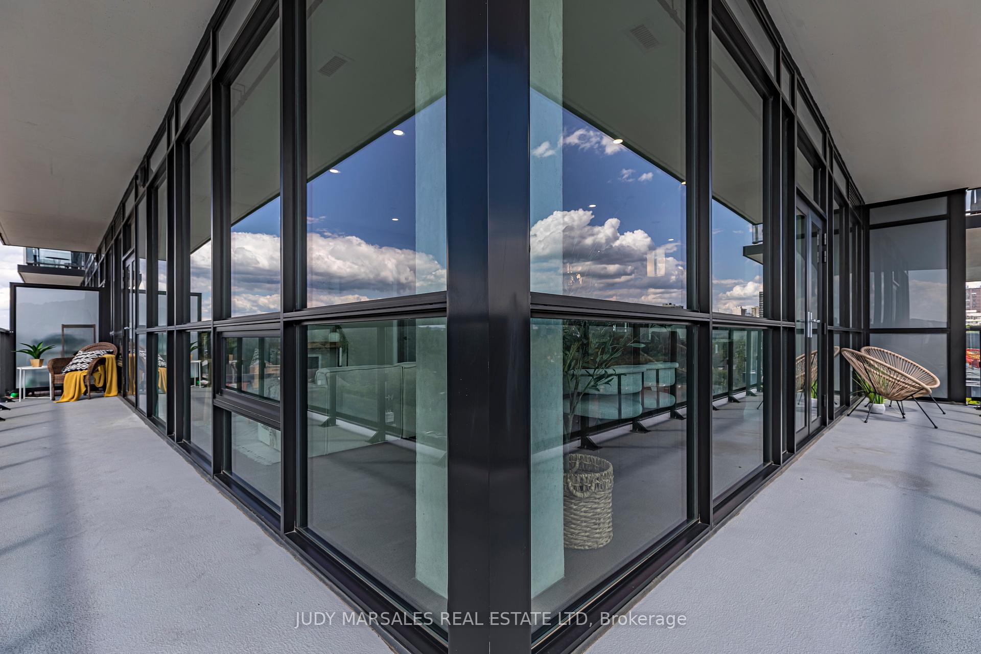 2 Bedrooms Condo at 101 Locke,  Hamilton For sale