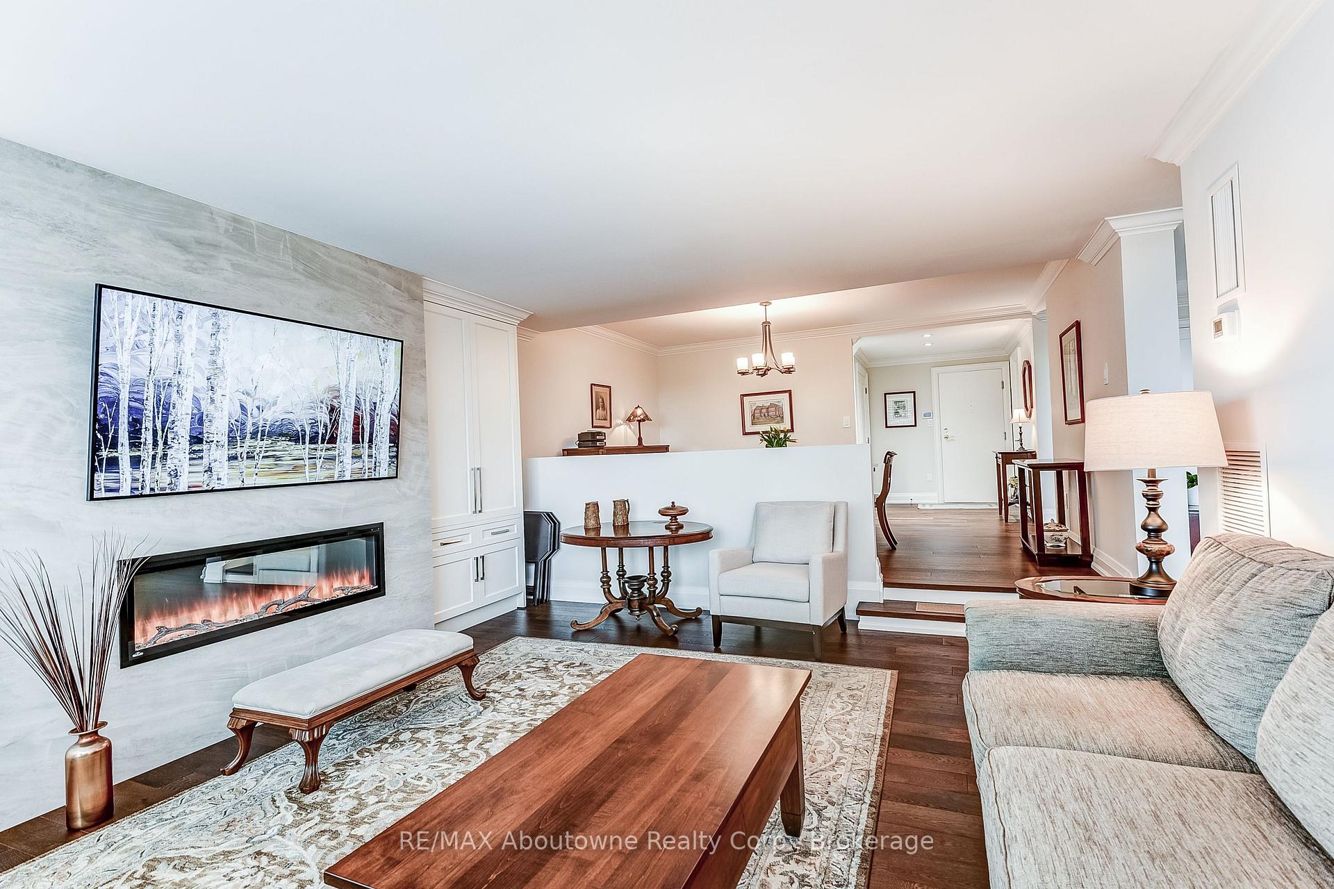 2 Bedrooms Condo at 2180 Marine, Oakville For sale