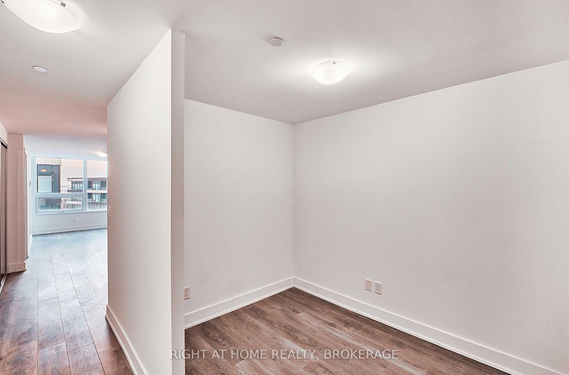 2 Bedrooms Condo at 2481 Taunton, Oakville For sale